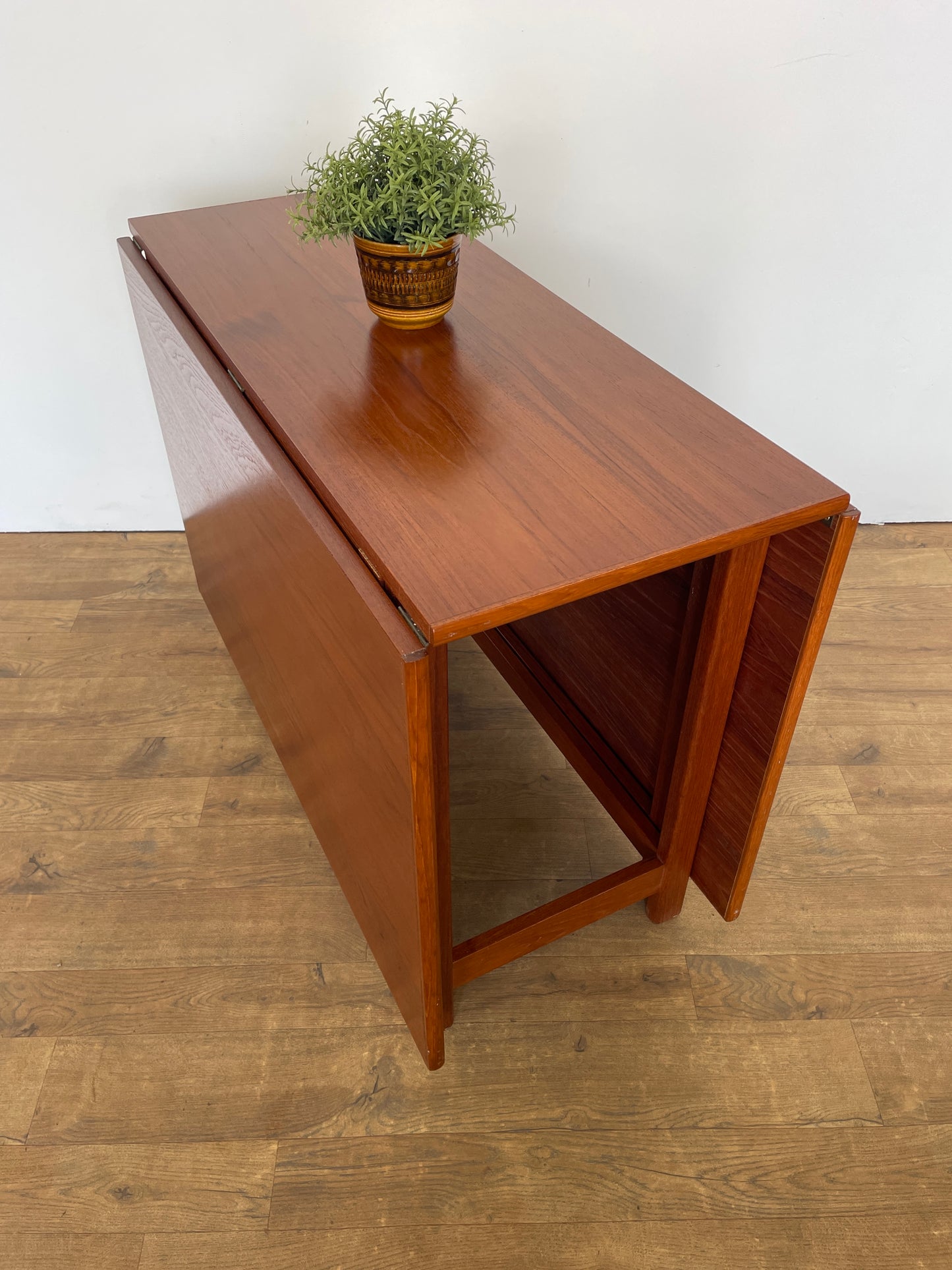 Mid-Century Danish Teak Drop-Leaf Dining Table – Extendable Vintage Design