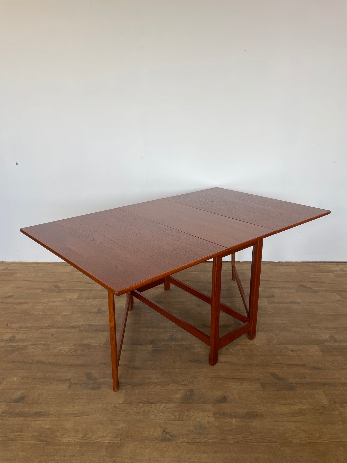 Mid-Century Danish Teak Drop-Leaf Dining Table – Extendable Vintage Design