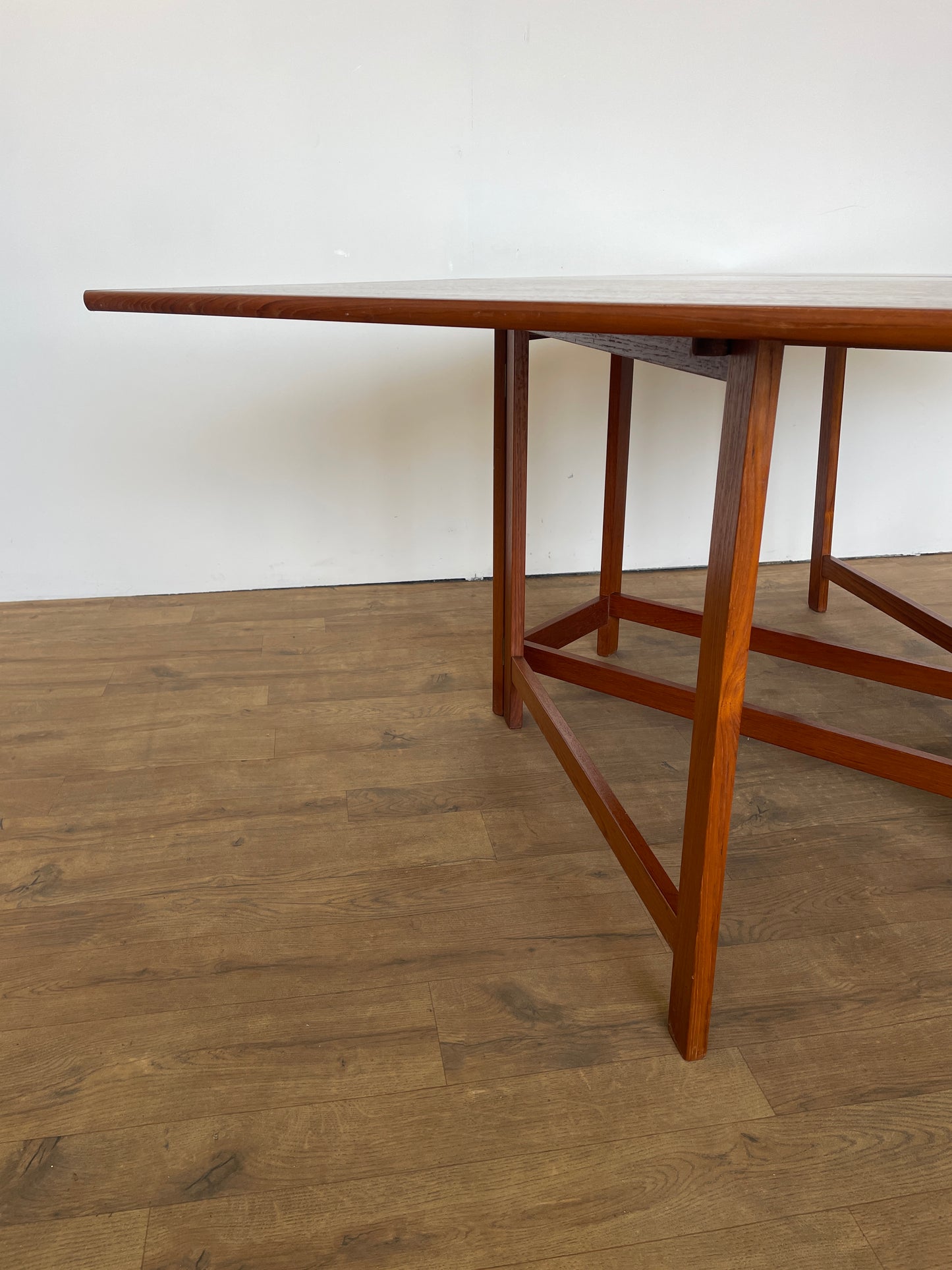 Mid-Century Danish Teak Drop-Leaf Dining Table – Extendable Vintage Design