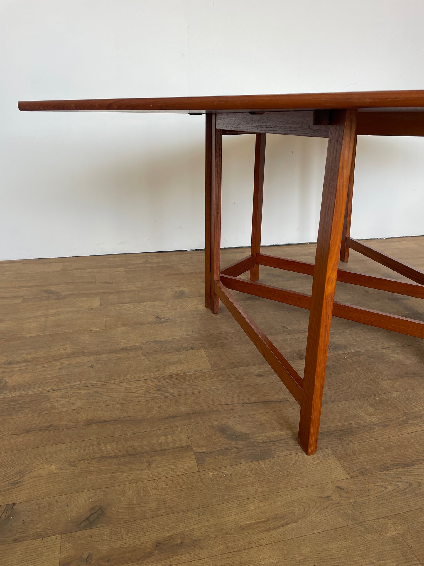 Mid-Century Danish Teak Drop-Leaf Dining Table – Extendable Vintage Design