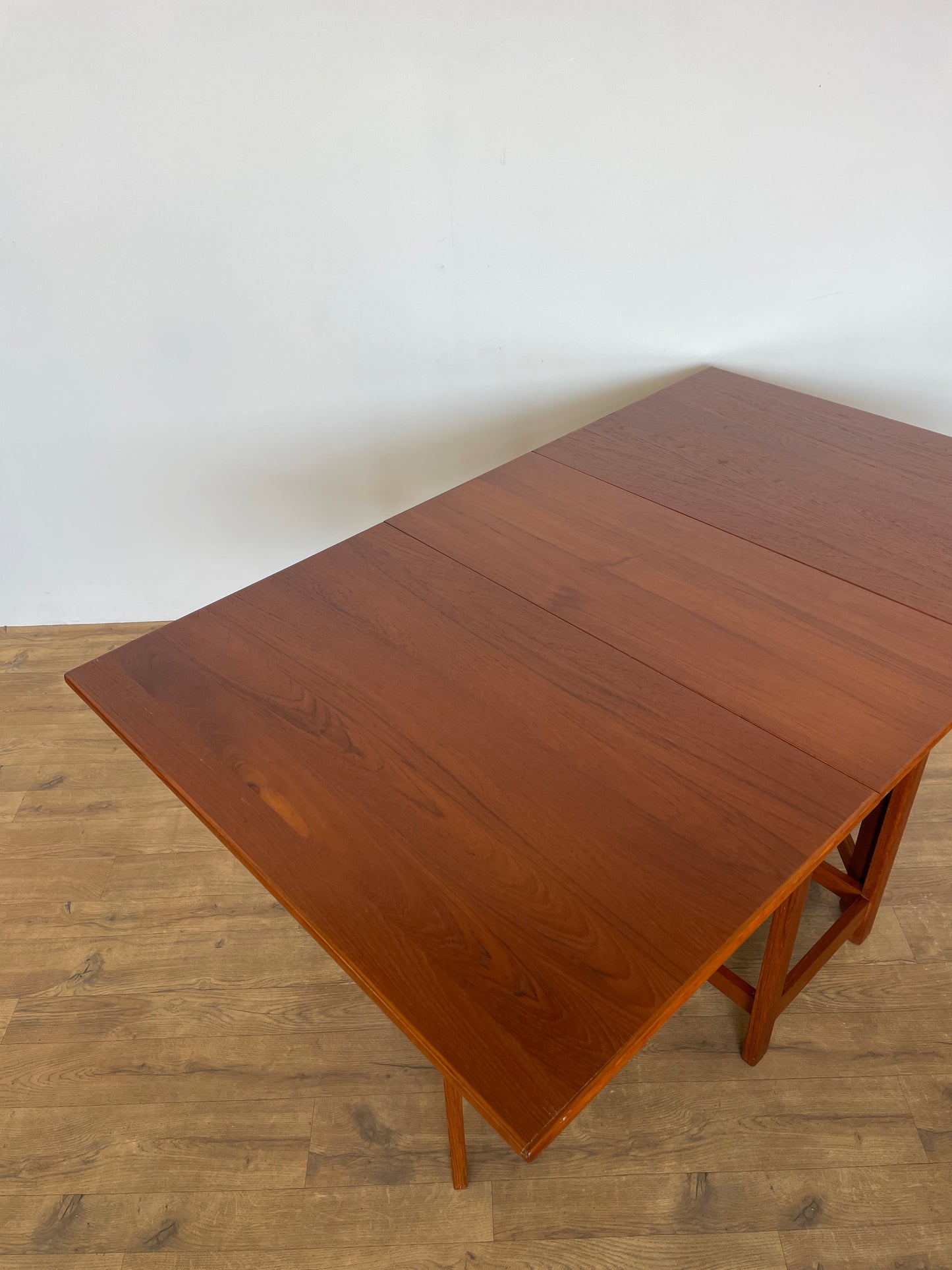 Mid-Century Danish Teak Drop-Leaf Dining Table – Extendable Vintage Design