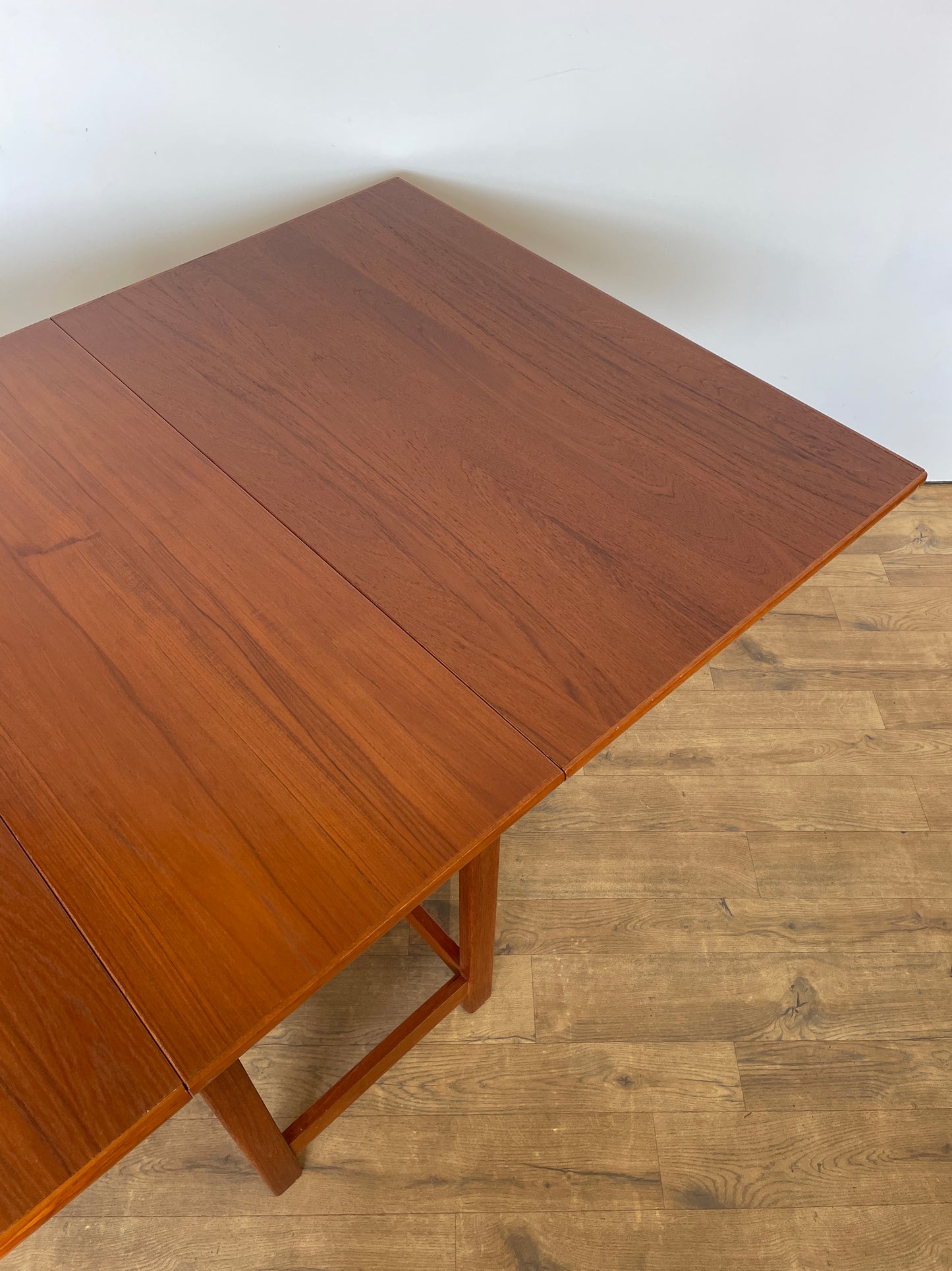 Mid-Century Danish Teak Drop-Leaf Dining Table – Extendable Vintage Design