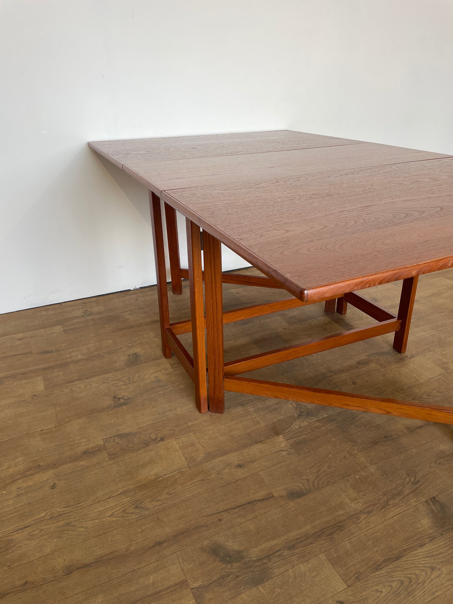 Mid-Century Danish Teak Drop-Leaf Dining Table – Extendable Vintage Design