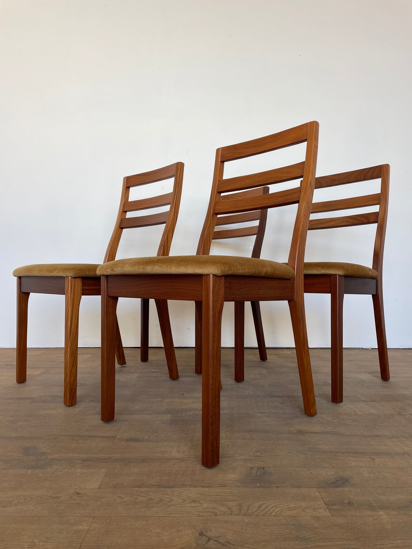 Mid-Century Nathan Teak Extendable Oval Dining Table & 4 Matching Chairs – Vintage Retro Set