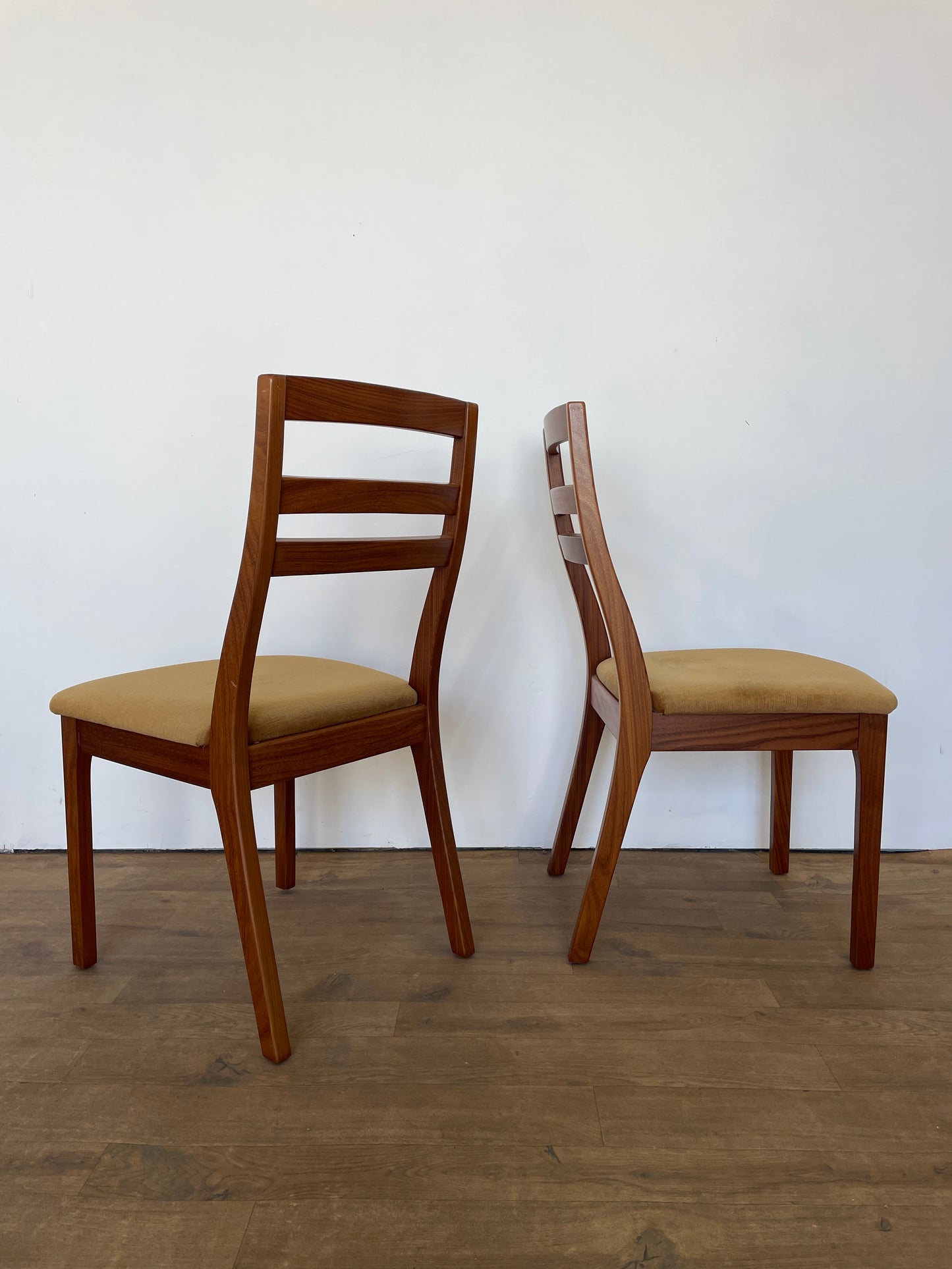 Mid-Century Nathan Teak Extendable Oval Dining Table & 4 Matching Chairs – Vintage Retro Set