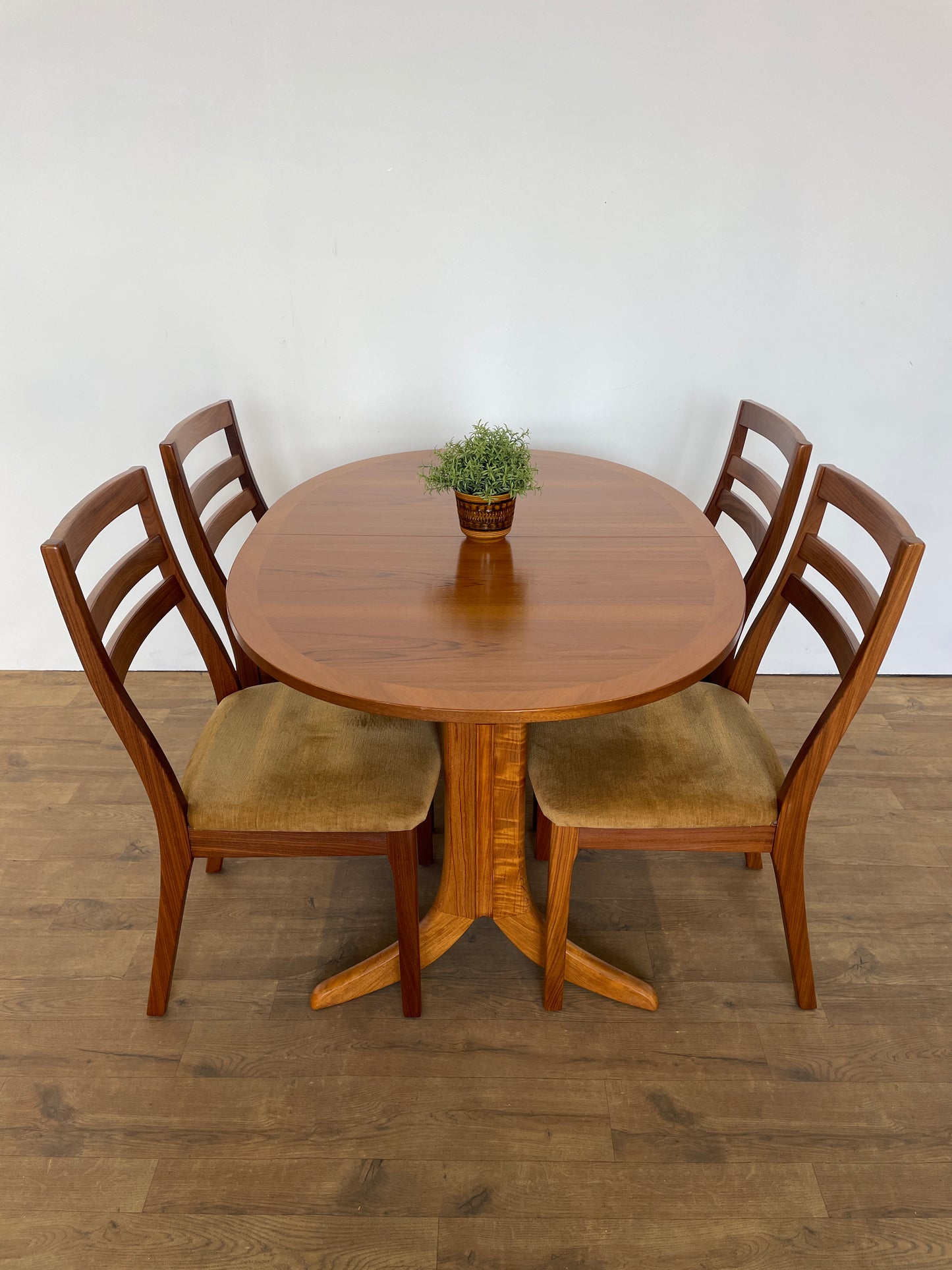 Mid-Century Nathan Teak Extendable Oval Dining Table & 4 Matching Chairs – Vintage Retro Set