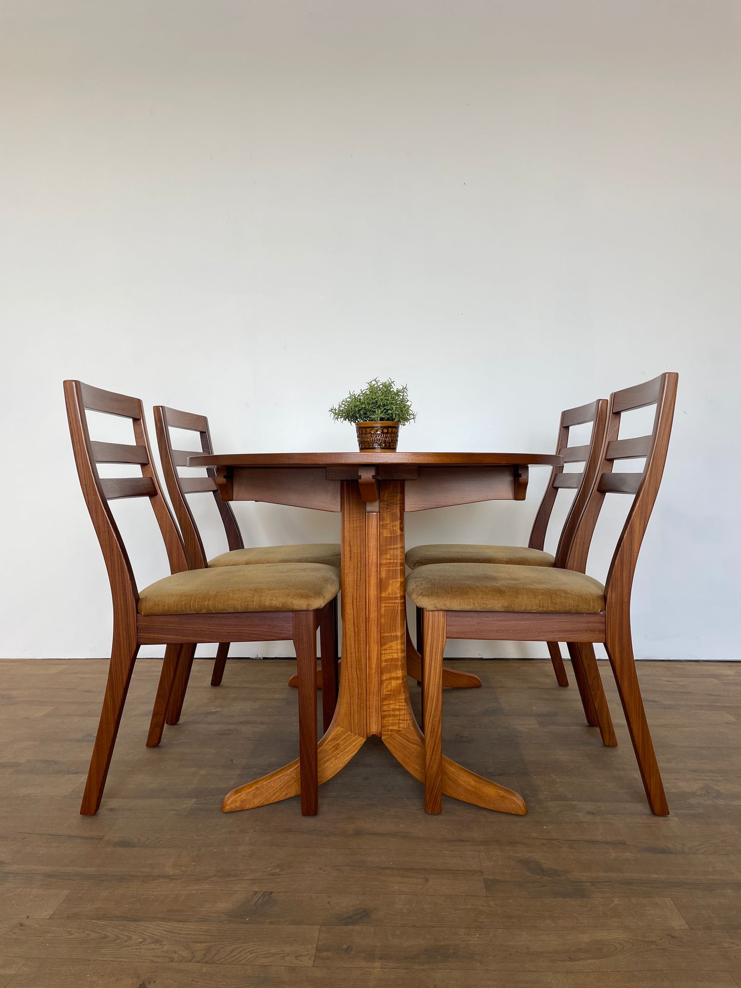 Mid-Century Nathan Teak Extendable Oval Dining Table & 4 Matching Chairs – Vintage Retro Set