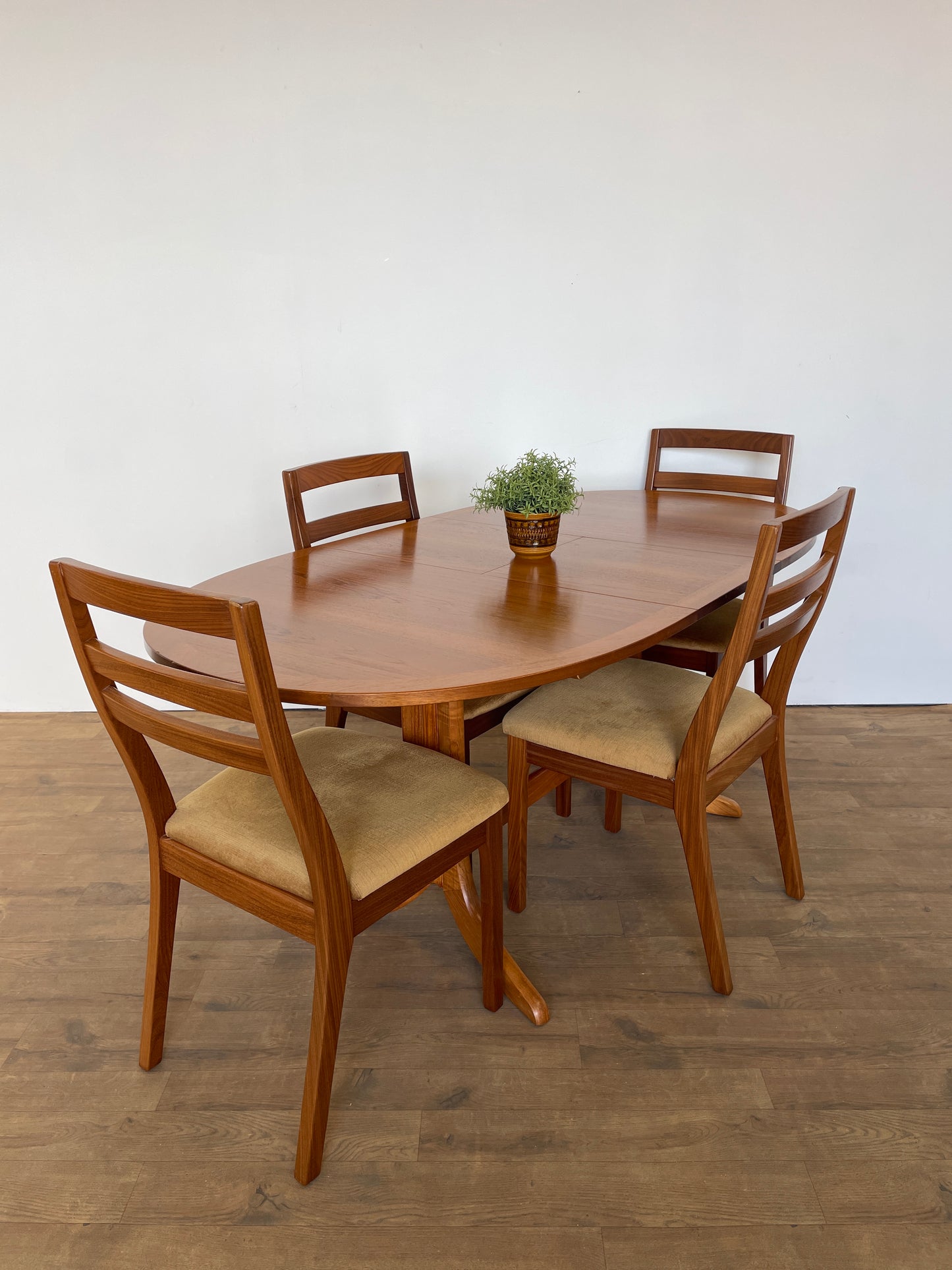 Mid-Century Nathan Teak Extendable Oval Dining Table & 4 Matching Chairs – Vintage Retro Set