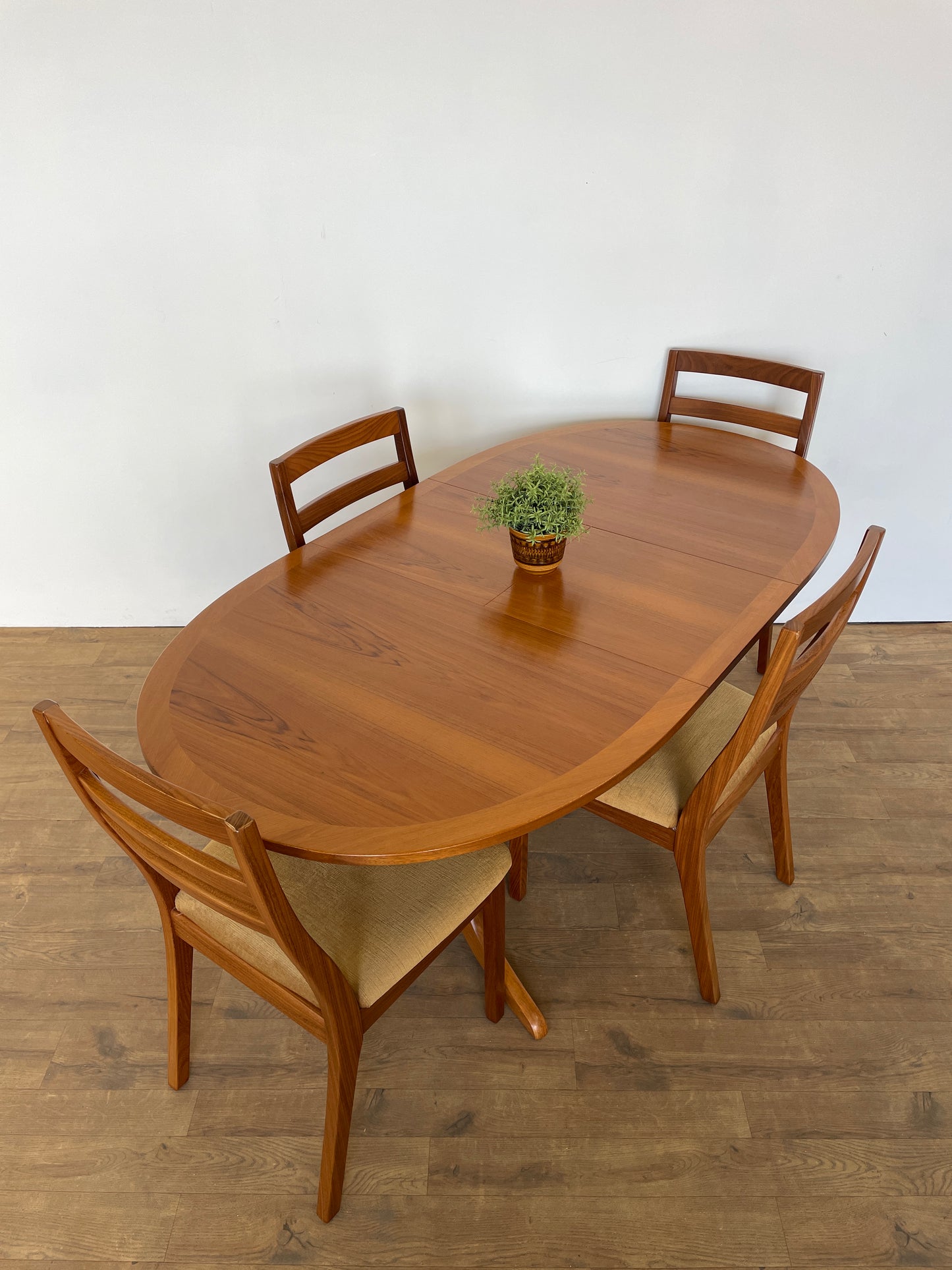 Mid-Century Nathan Teak Extendable Oval Dining Table & 4 Matching Chairs – Vintage Retro Set