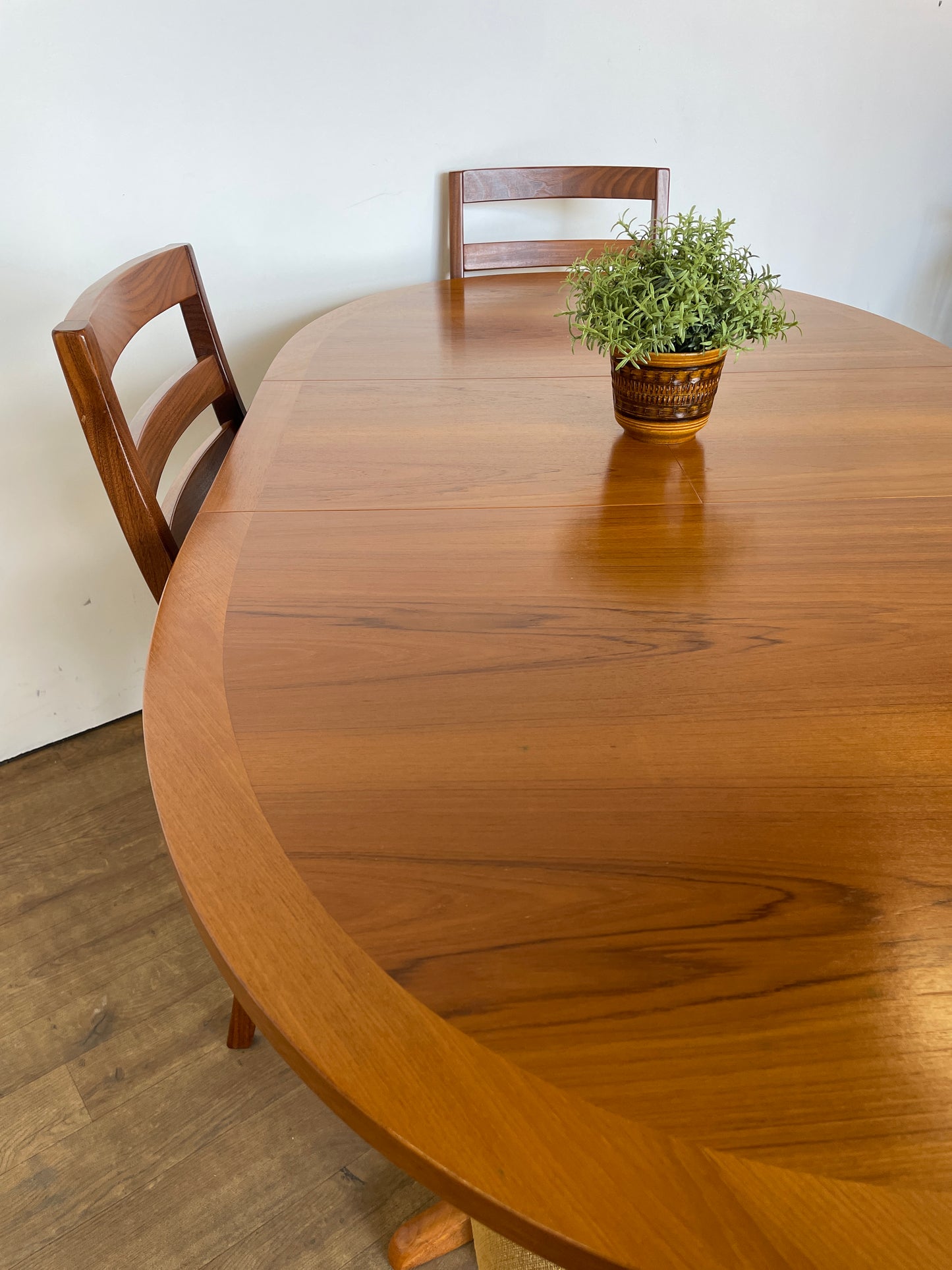 Mid-Century Nathan Teak Extendable Oval Dining Table & 4 Matching Chairs – Vintage Retro Set