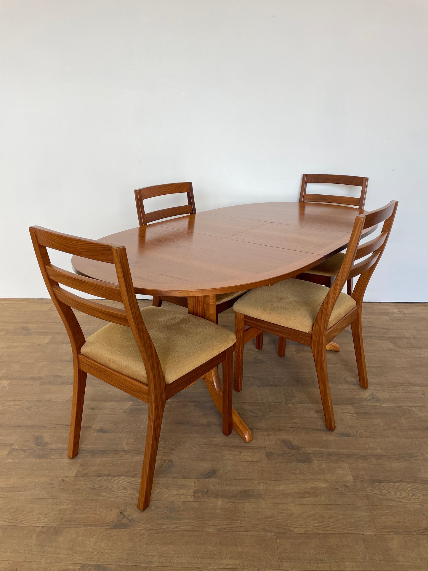 Mid-Century Nathan Teak Extendable Oval Dining Table & 4 Matching Chairs – Vintage Retro Set