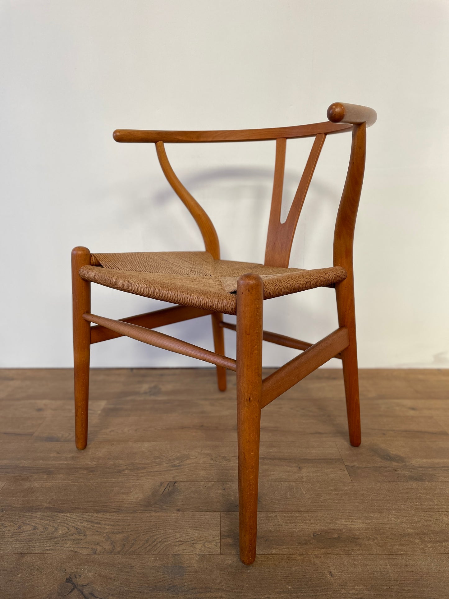 Mid-Century Oak Hans J. Wegner Wishbone Y Chair for Carl Hansen & Søn – Original Danish Design with Paper Cord Seat