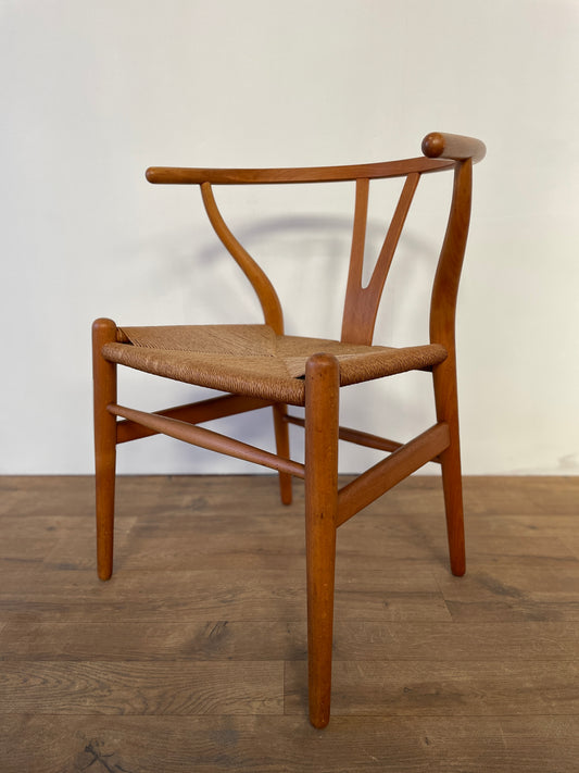 Mid-Century Oak Hans J. Wegner Wishbone Y Chair for Carl Hansen & Søn – Original Danish Design with Paper Cord Seat