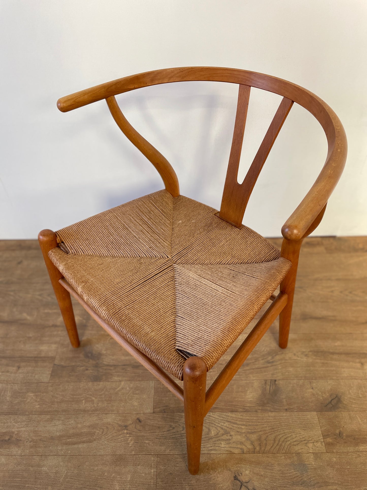 Mid-Century Oak Hans J. Wegner Wishbone Y Chair for Carl Hansen & Søn – Original Danish Design with Paper Cord Seat