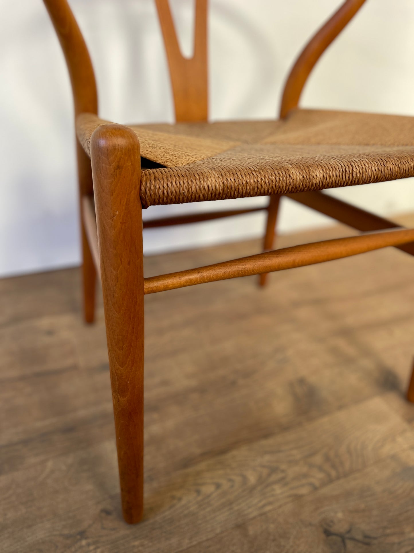 Mid-Century Oak Hans J. Wegner Wishbone Y Chair for Carl Hansen & Søn – Original Danish Design with Paper Cord Seat