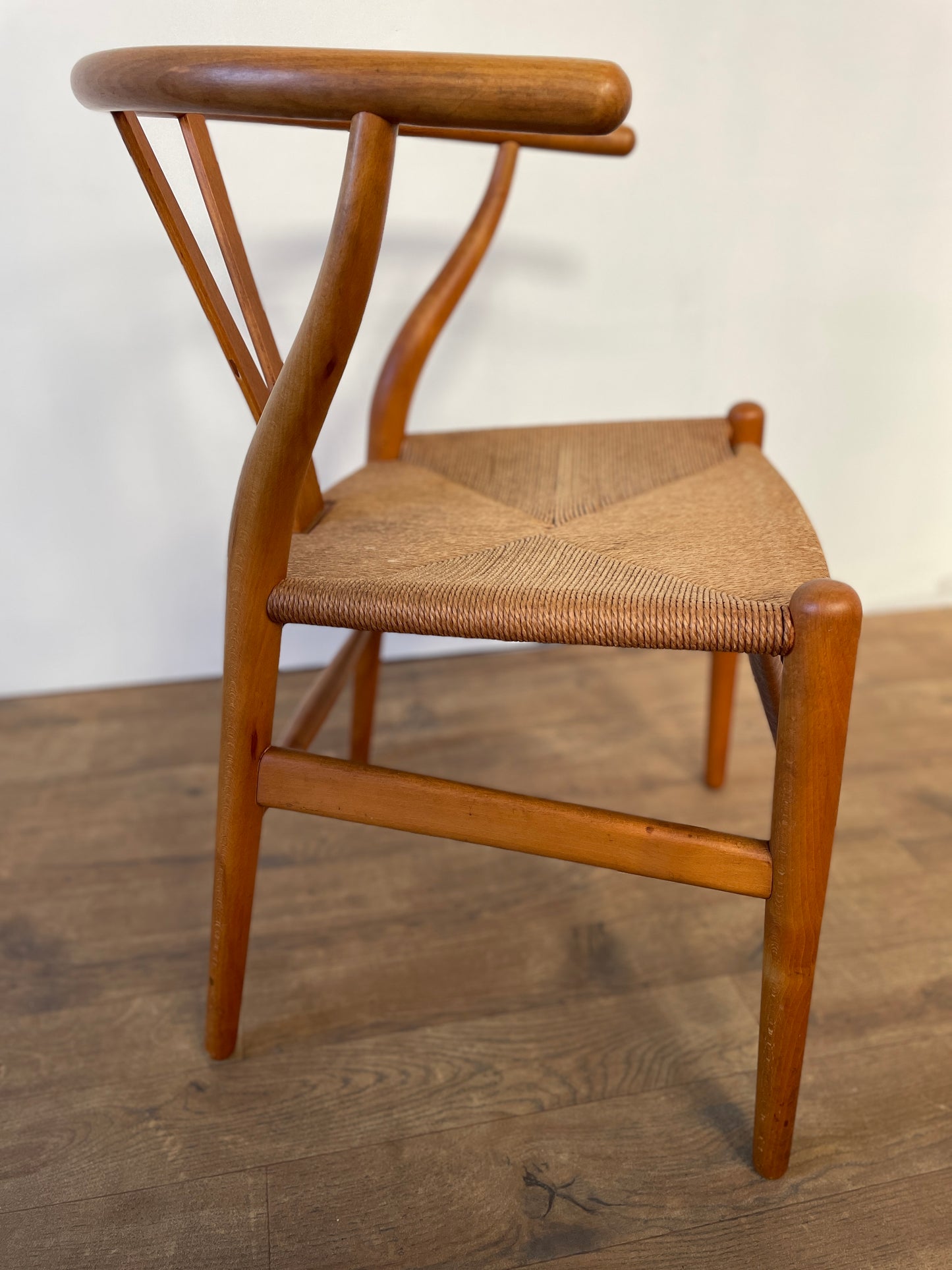 Mid-Century Oak Hans J. Wegner Wishbone Y Chair for Carl Hansen & Søn – Original Danish Design with Paper Cord Seat