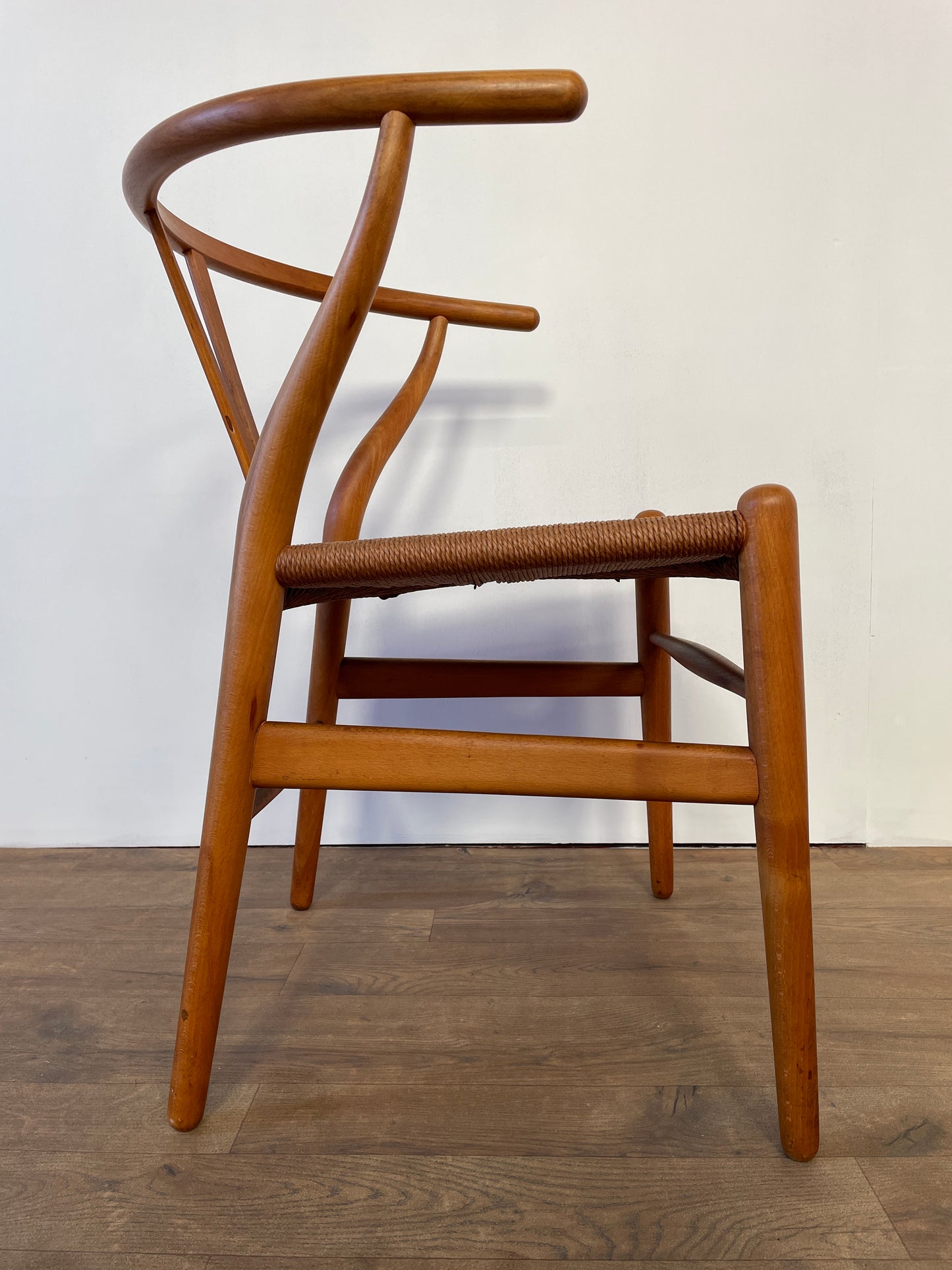 Mid-Century Oak Hans J. Wegner Wishbone Y Chair for Carl Hansen & Søn – Original Danish Design with Paper Cord Seat
