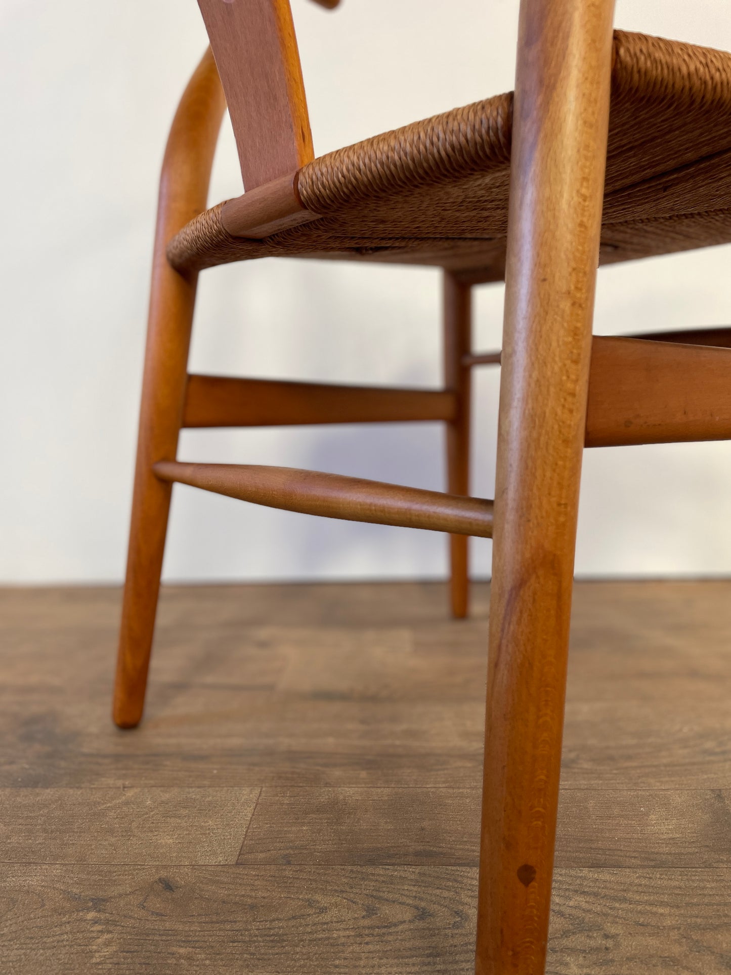Mid-Century Oak Hans J. Wegner Wishbone Y Chair for Carl Hansen & Søn – Original Danish Design with Paper Cord Seat
