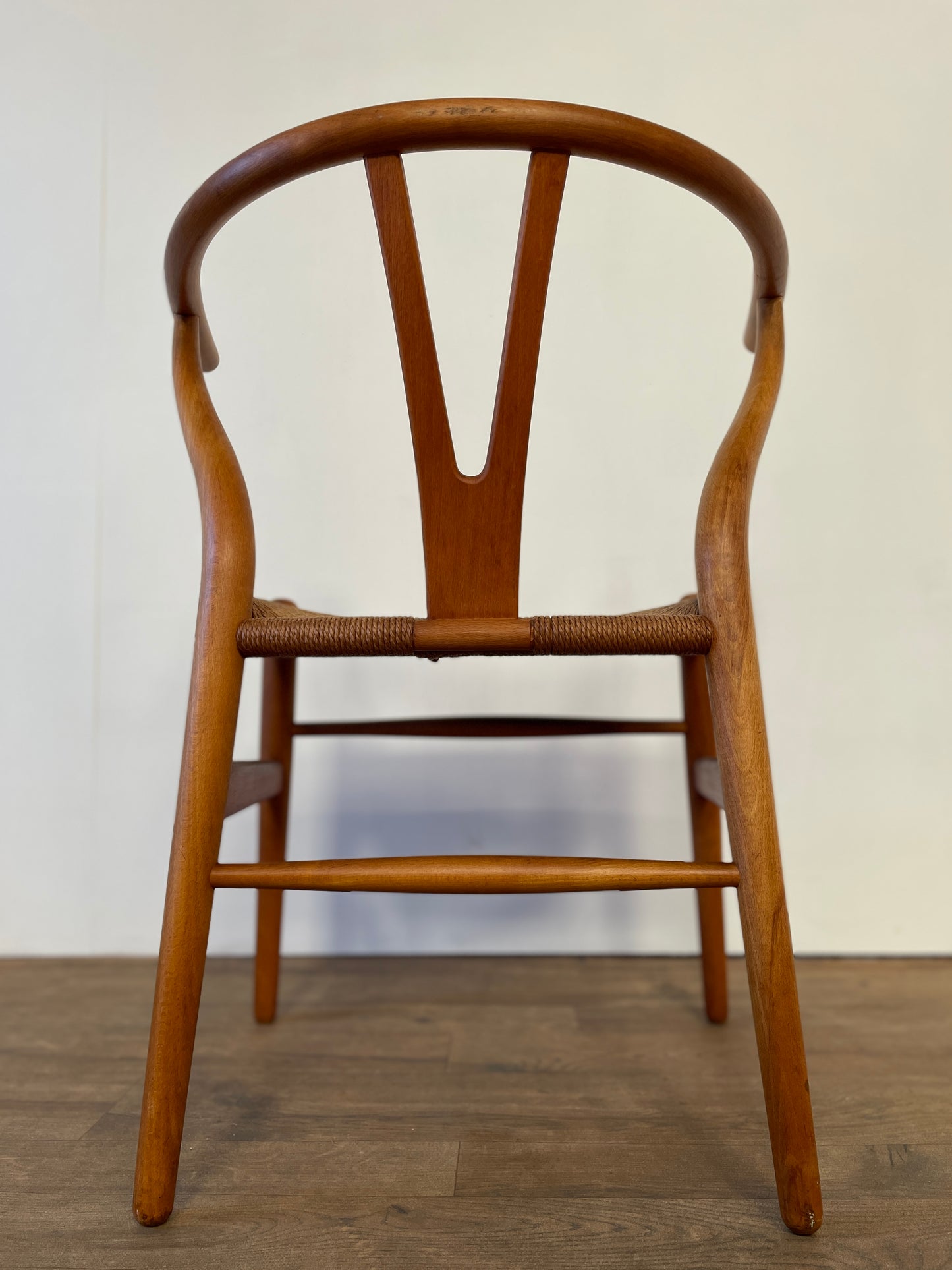 Mid-Century Oak Hans J. Wegner Wishbone Y Chair for Carl Hansen & Søn – Original Danish Design with Paper Cord Seat