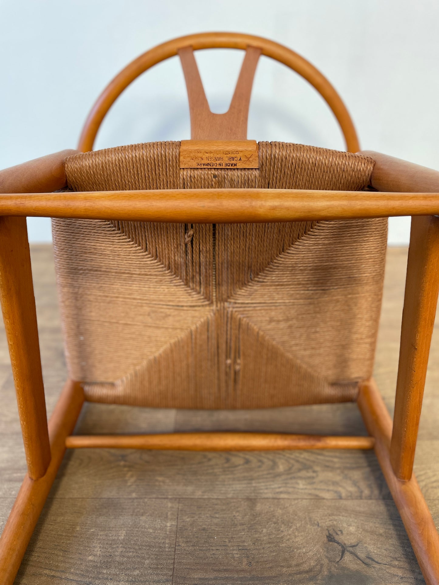 Mid-Century Oak Hans J. Wegner Wishbone Y Chair for Carl Hansen & Søn – Original Danish Design with Paper Cord Seat