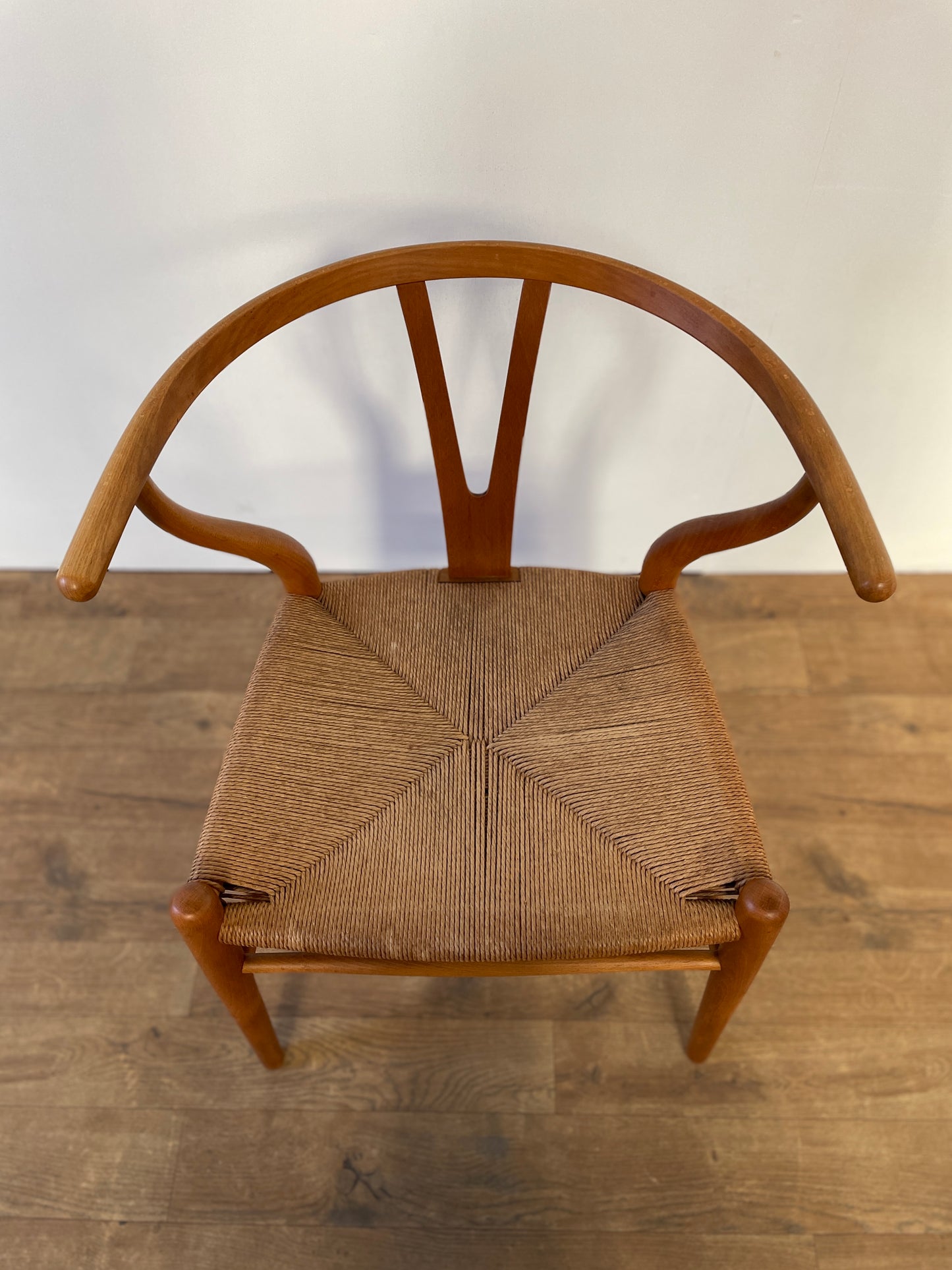 Mid-Century Oak Hans J. Wegner Wishbone Y Chair for Carl Hansen & Søn – Original Danish Design with Paper Cord Seat
