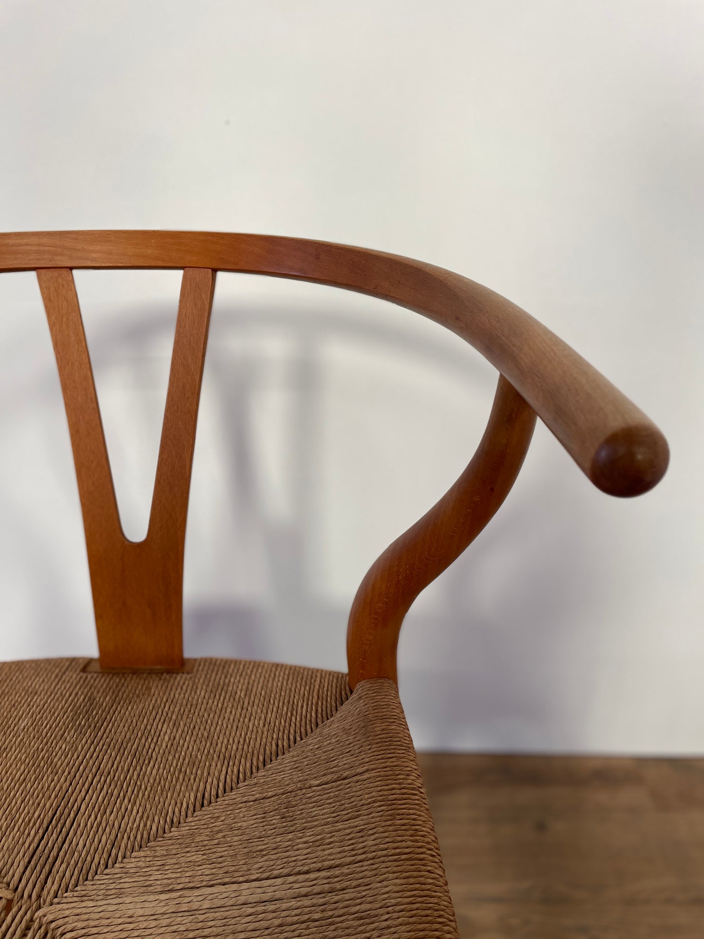 Mid-Century Oak Hans J. Wegner Wishbone Y Chair for Carl Hansen & Søn – Original Danish Design with Paper Cord Seat