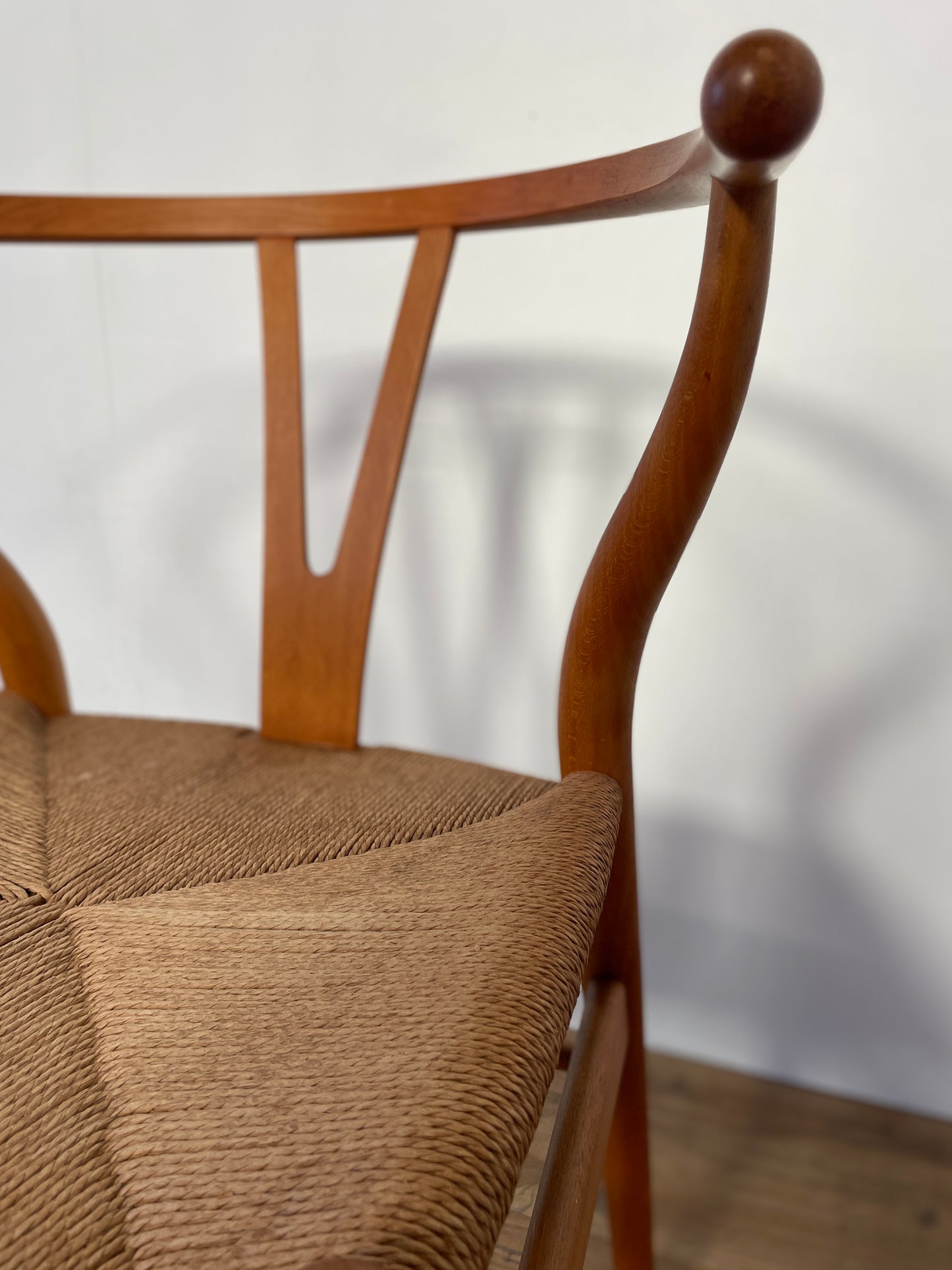 Mid-Century Oak Hans J. Wegner Wishbone Y Chair for Carl Hansen & Søn – Original Danish Design with Paper Cord Seat