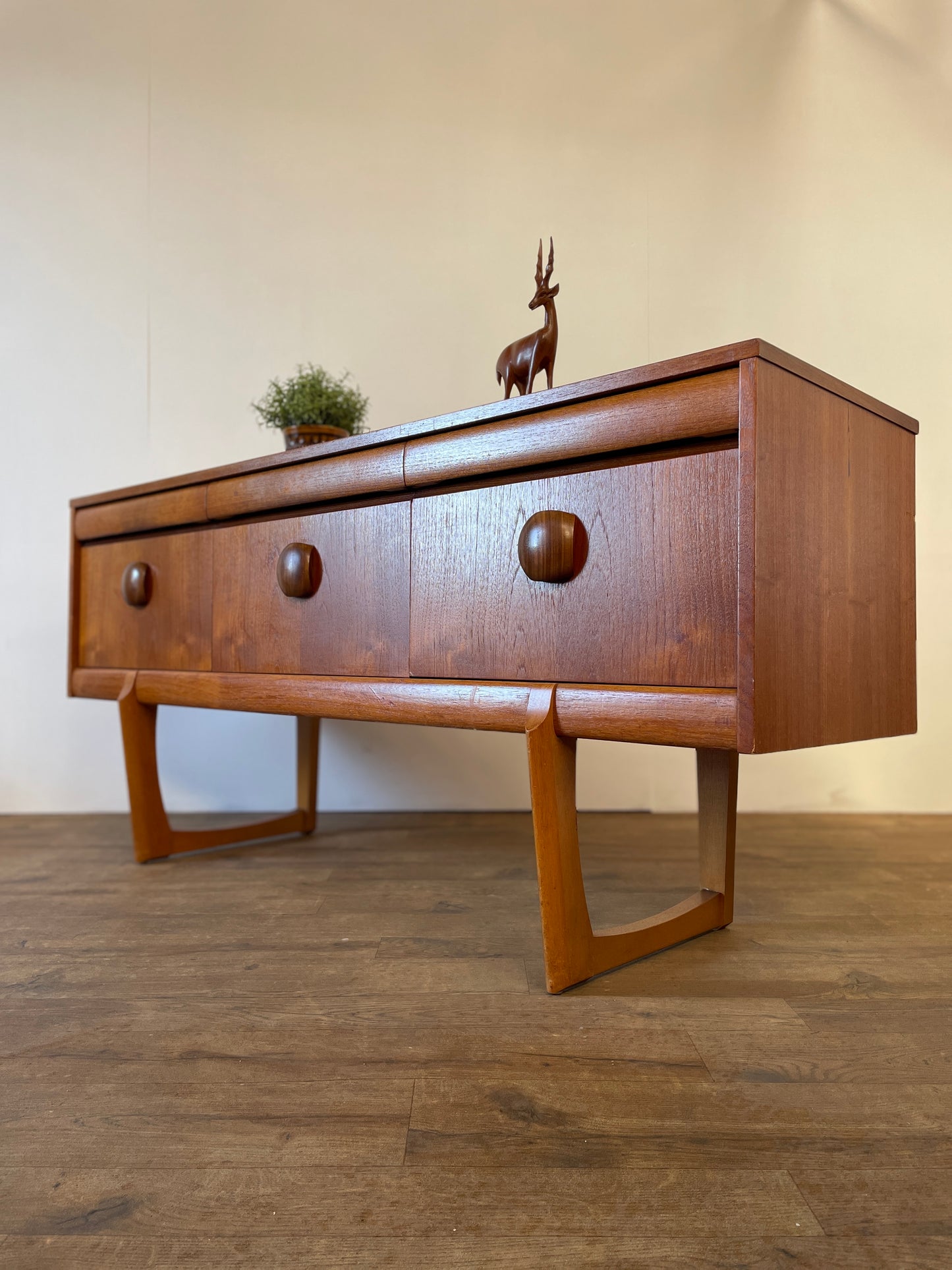 Mid-Century Teak Elliotts of Newbury Sideboard – Vintage 1960s British Long Sideboard 153cm