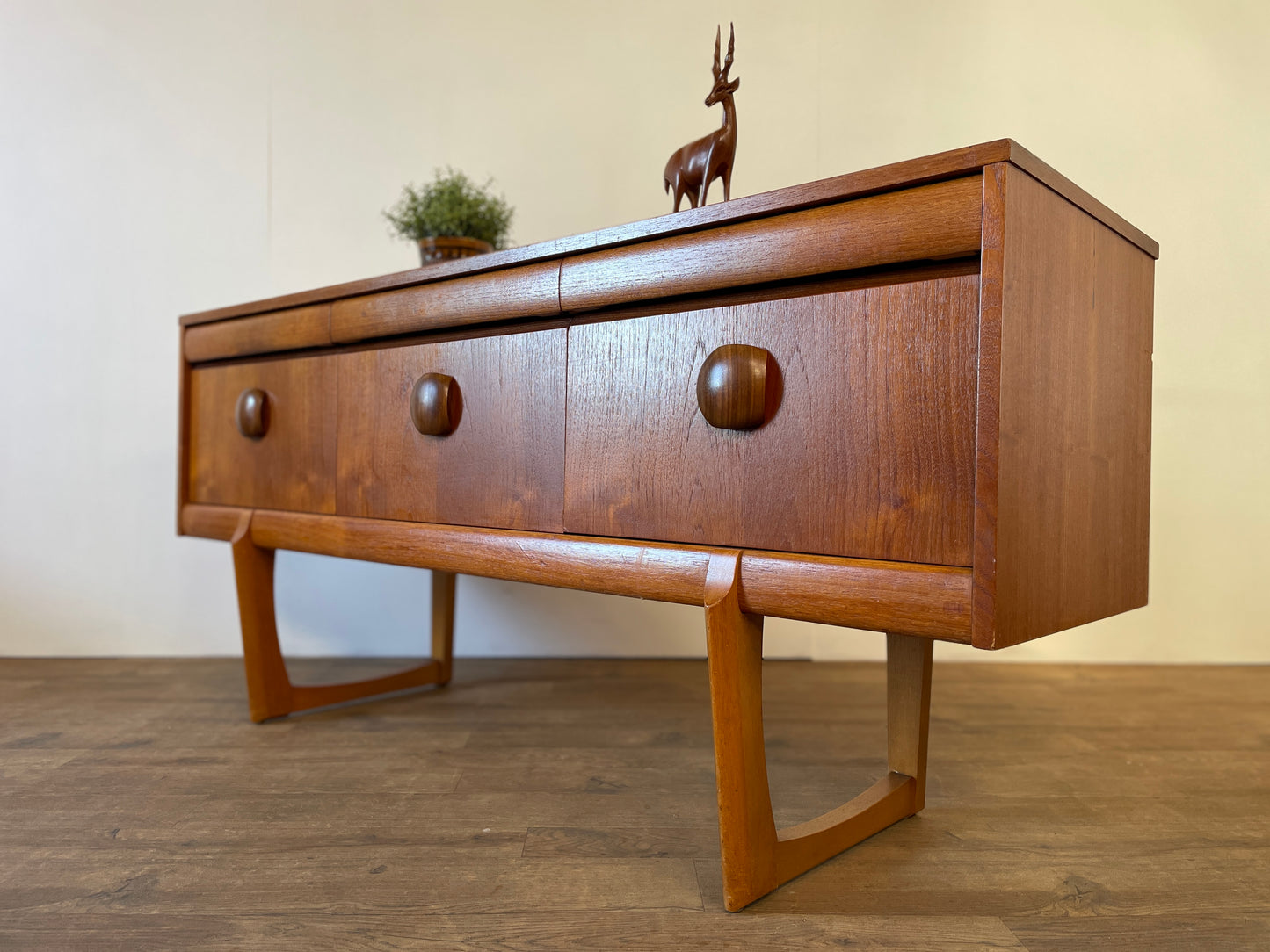 Mid-Century Teak Elliotts of Newbury Sideboard – Vintage 1960s British Long Sideboard 153cm