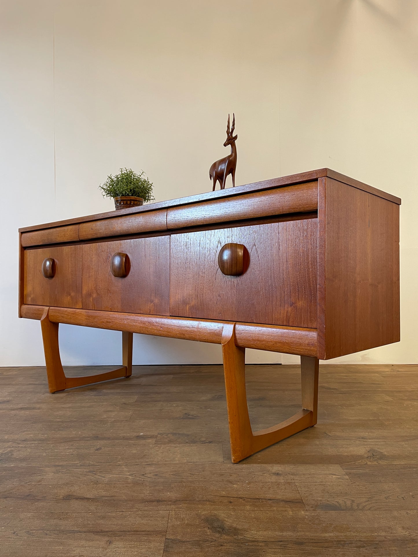 Mid-Century Teak Elliotts of Newbury Sideboard – Vintage 1960s British Long Sideboard 153cm