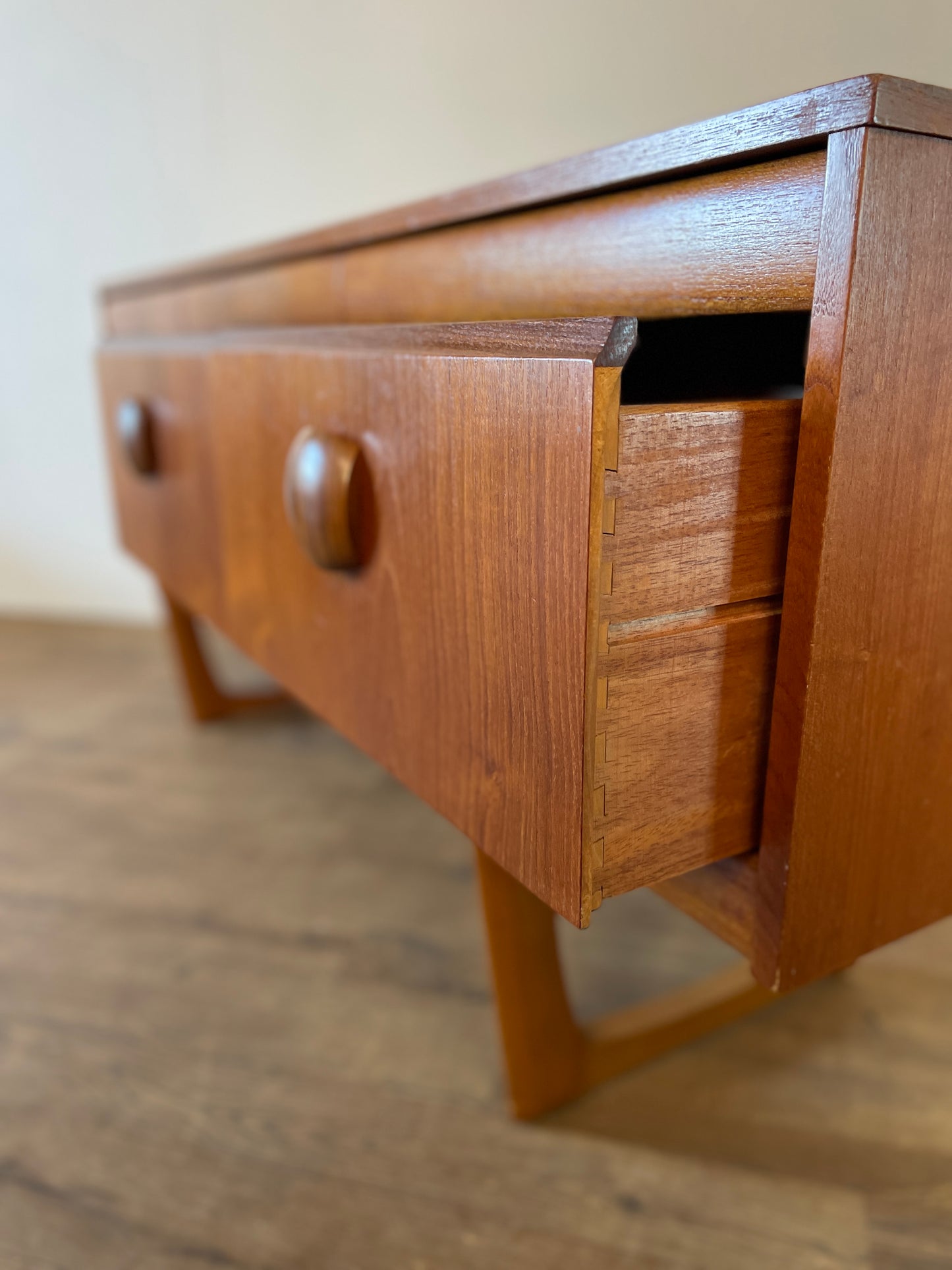Mid-Century Teak Elliotts of Newbury Sideboard – Vintage 1960s British Long Sideboard 153cm