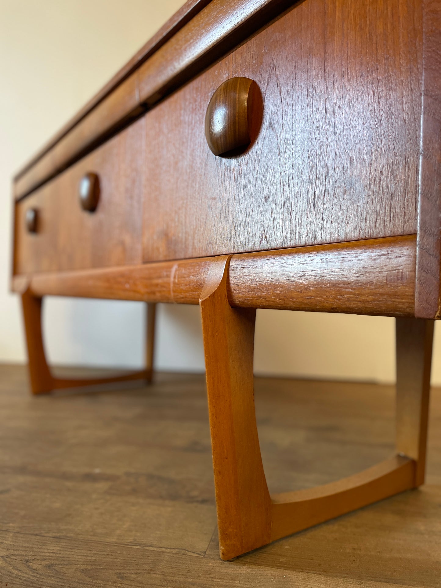 Mid-Century Teak Elliotts of Newbury Sideboard – Vintage 1960s British Long Sideboard 153cm