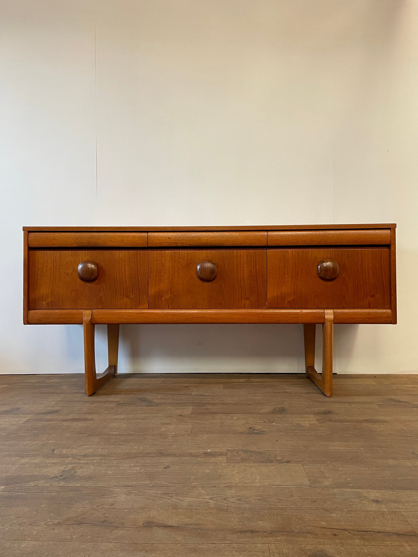 Mid-Century Teak Elliotts of Newbury Sideboard – Vintage 1960s British Long Sideboard 153cm