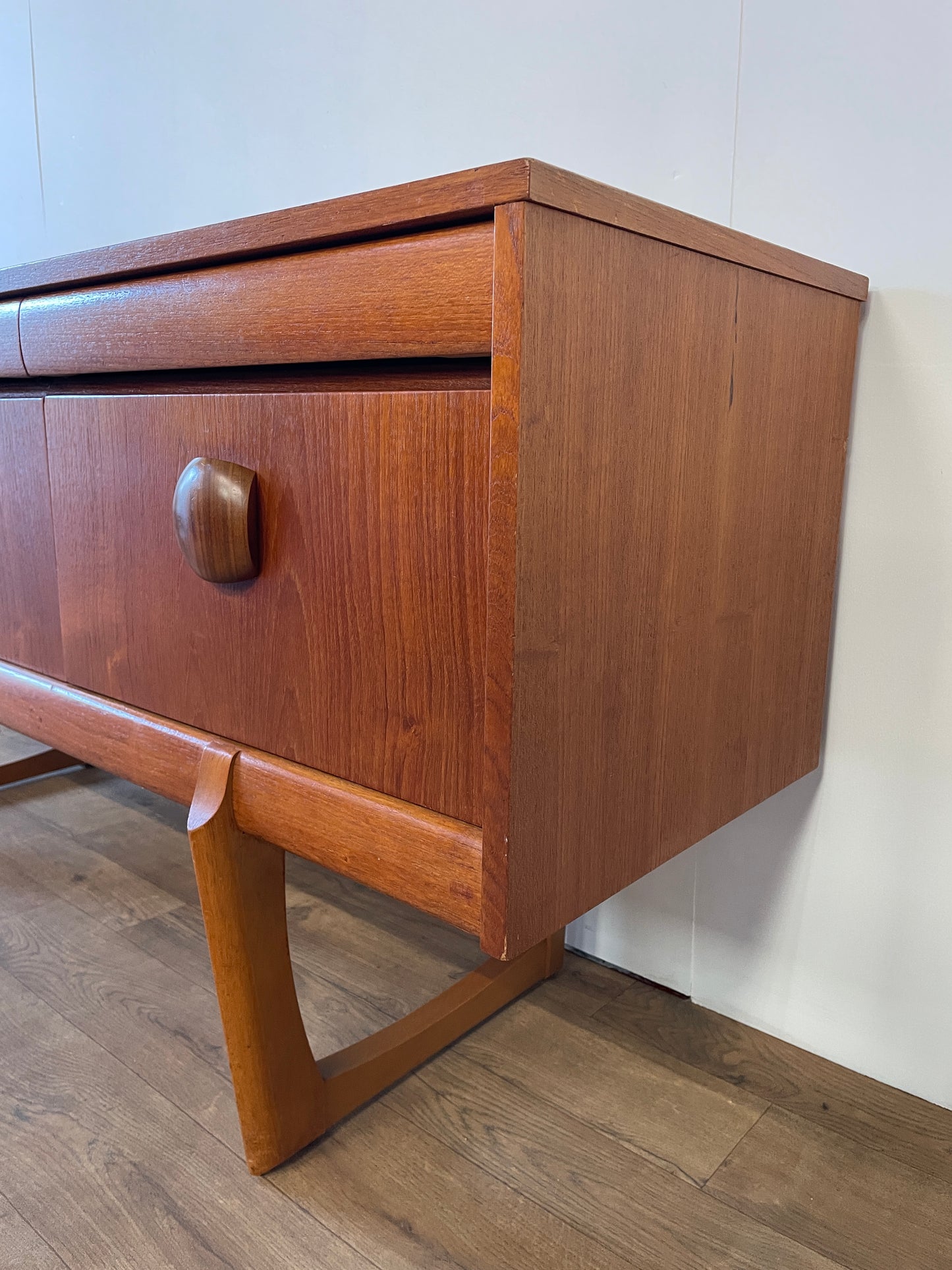 Mid-Century Teak Elliotts of Newbury Sideboard – Vintage 1960s British Long Sideboard 153cm