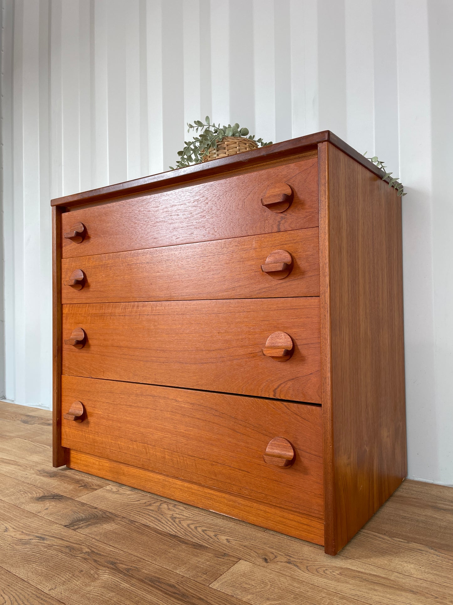 Stag Chest of Drawers Teak Cabinet - Mid-Century / Vintage - 4 Drawer