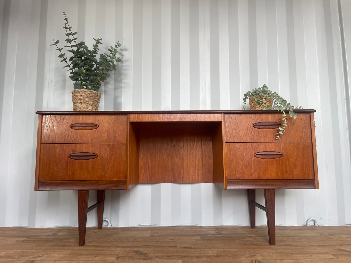 Mid-Century Home Desk by Homeworthy / Dressing Table - Teak