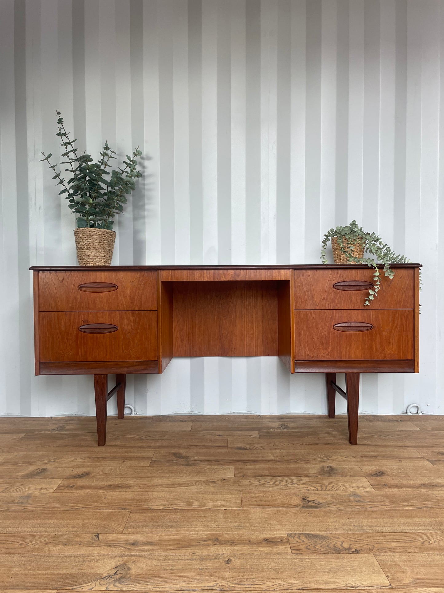 Mid-Century Home Desk by Homeworthy / Dressing Table - Teak