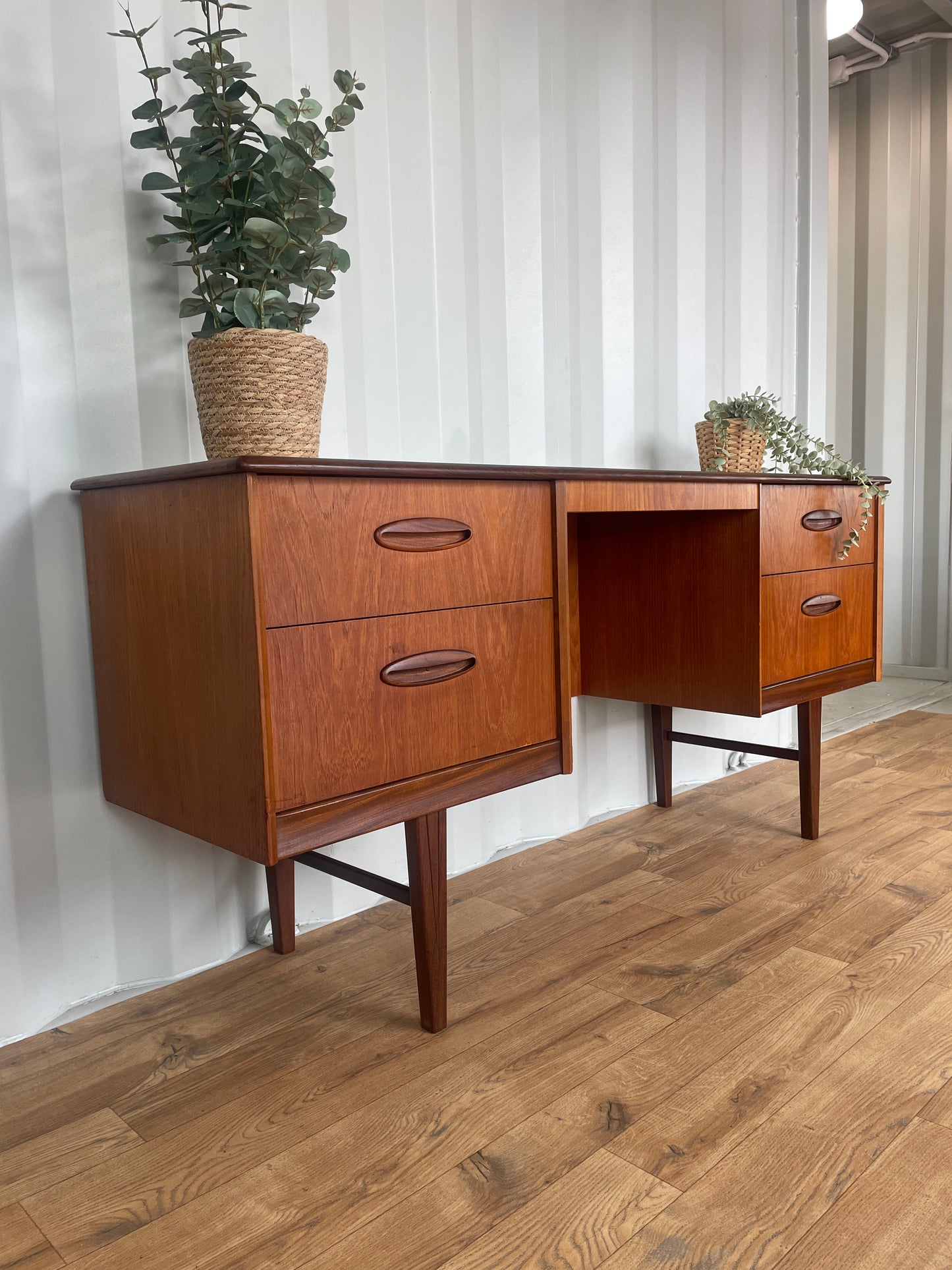 Mid-Century Home Desk by Homeworthy / Dressing Table - Teak