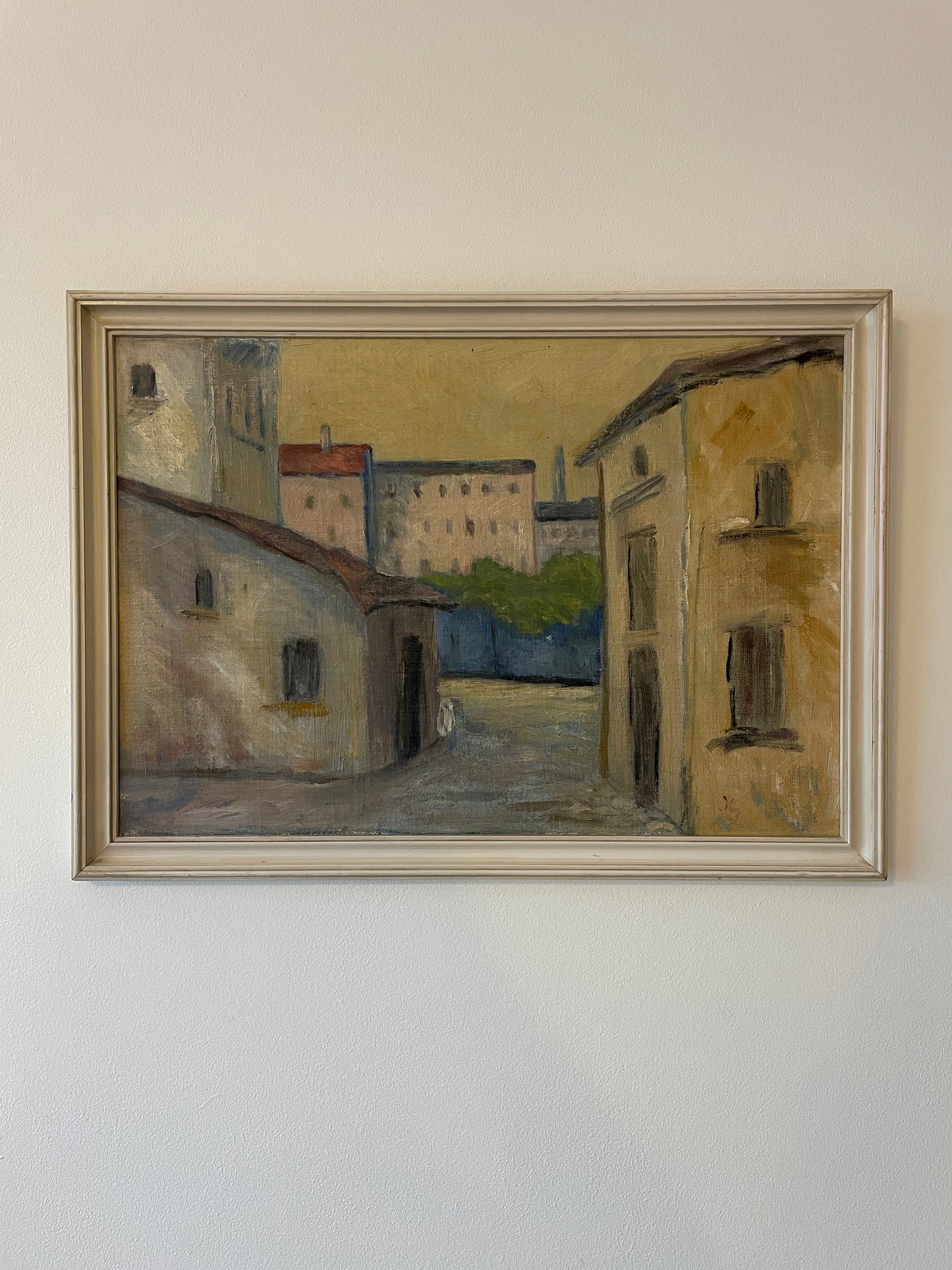 Mediterranean Town Street Scene – Vintage Original Oil Painting on Canvas in Cream Wood Frame