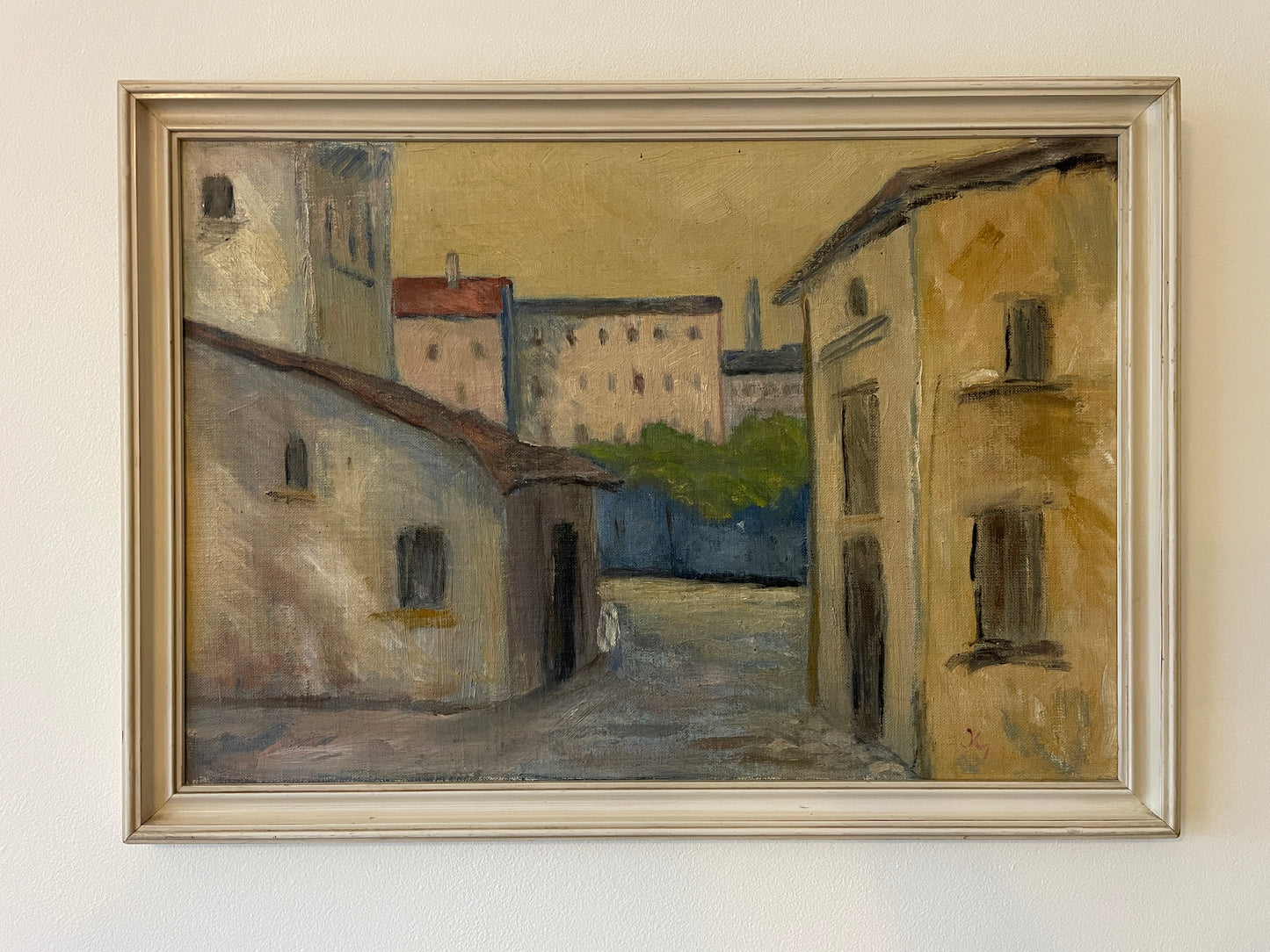 Mediterranean Town Street Scene – Vintage Original Oil Painting on Canvas in Cream Wood Frame