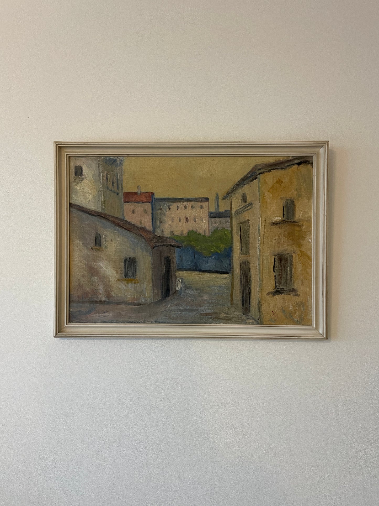 Mediterranean Town Street Scene – Vintage Original Oil Painting on Canvas in Cream Wood Frame