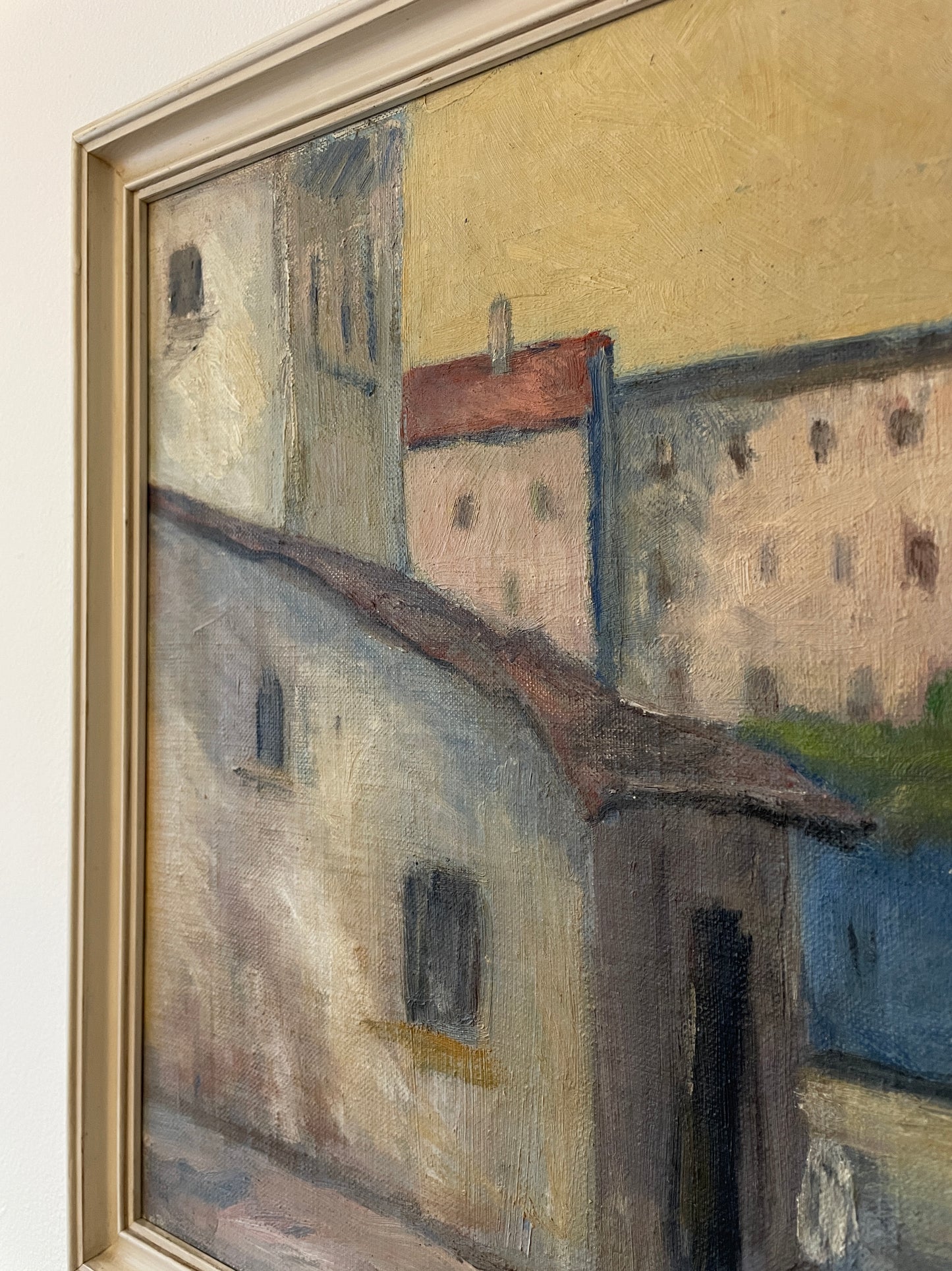 Mediterranean Town Street Scene – Vintage Original Oil Painting on Canvas in Cream Wood Frame