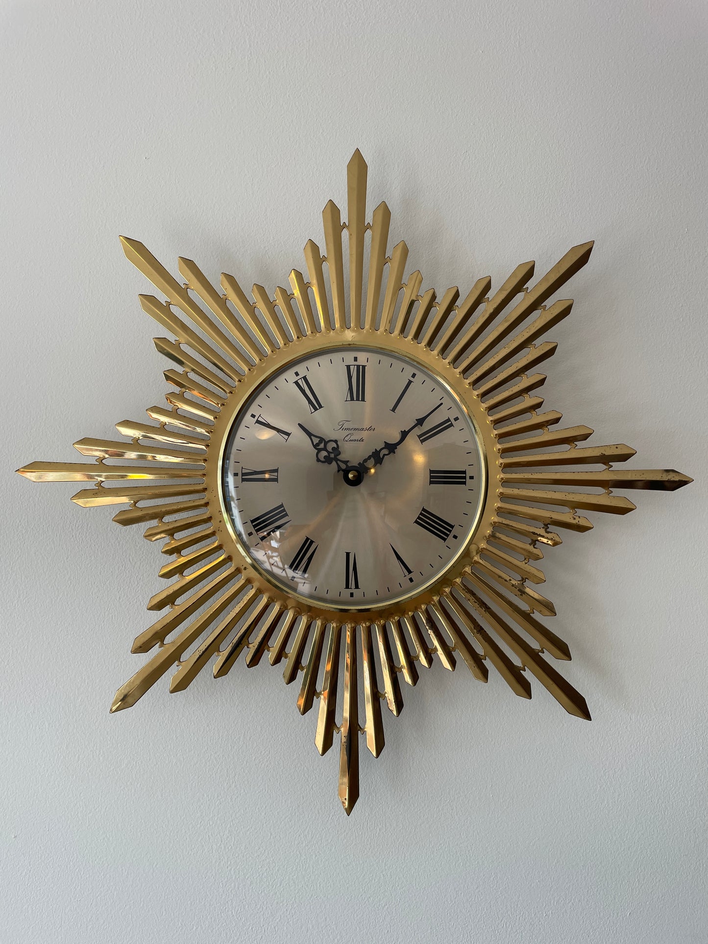 Vintage Mid-Century Gold Starburst Wall Clock by Timemaster Quartz – 45cm Atomic Sunburst Retro Wall Clock