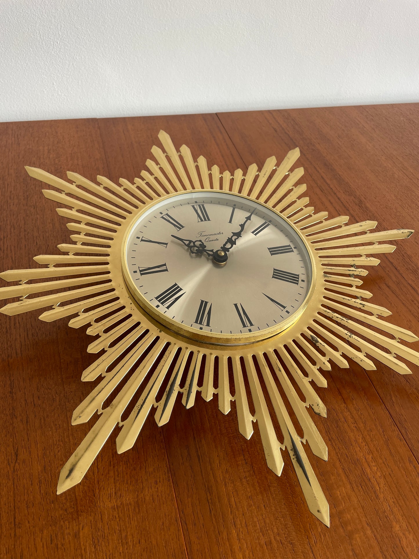 Vintage Mid-Century Gold Starburst Wall Clock by Timemaster Quartz – 45cm Atomic Sunburst Retro Wall Clock