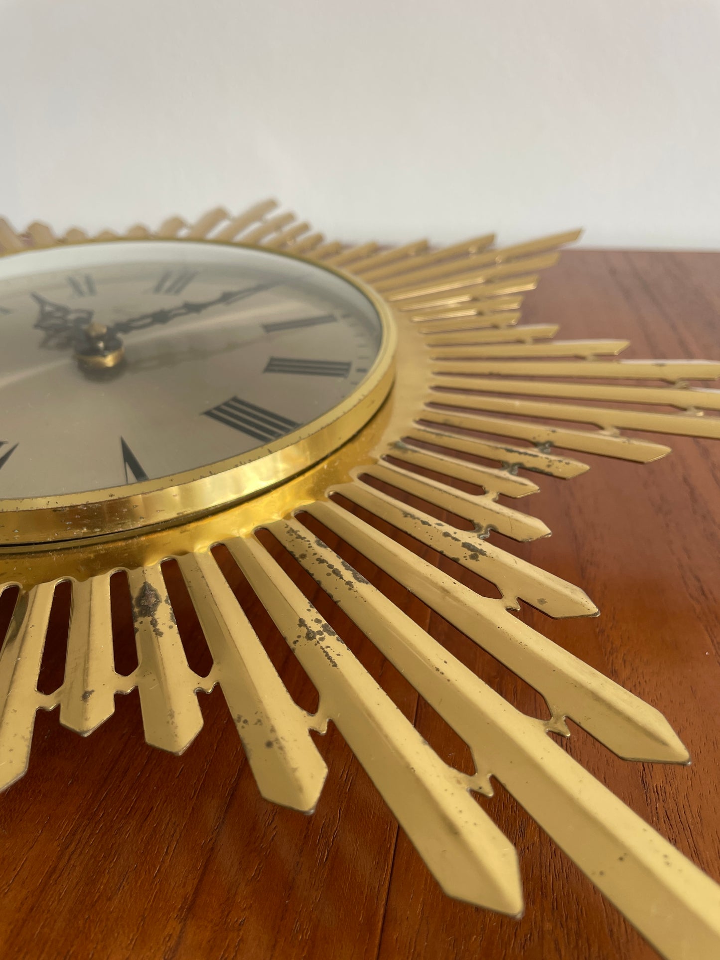 Vintage Mid-Century Gold Starburst Wall Clock by Timemaster Quartz – 45cm Atomic Sunburst Retro Wall Clock