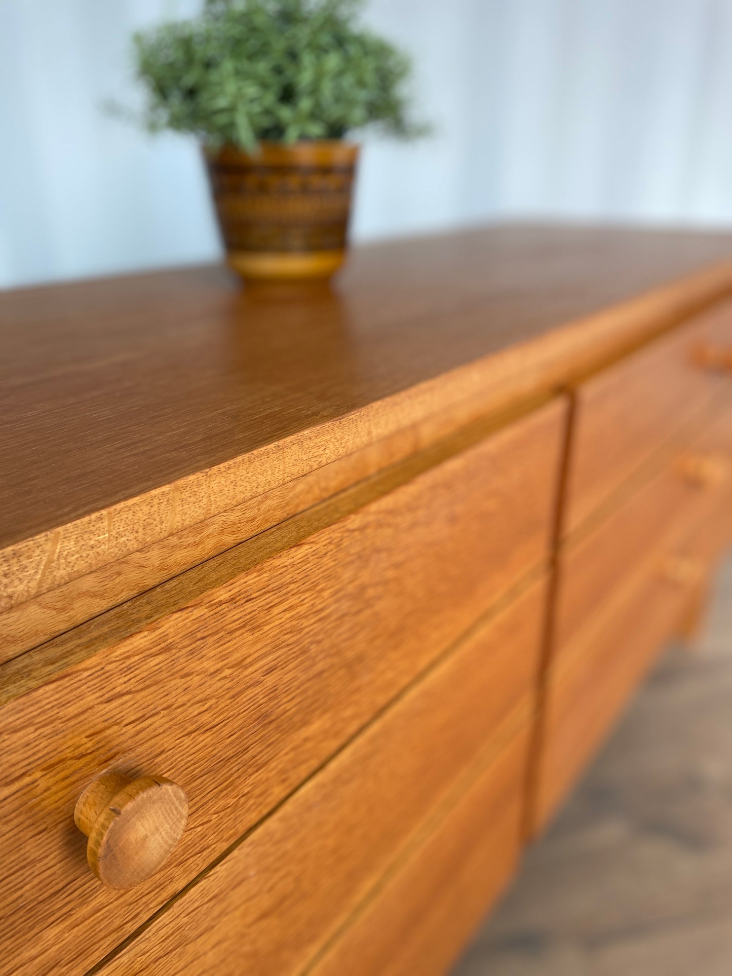 Meredew Oak Mid-Century Sideboard – Vintage 6 Drawer Chest / Cabinet 142cm