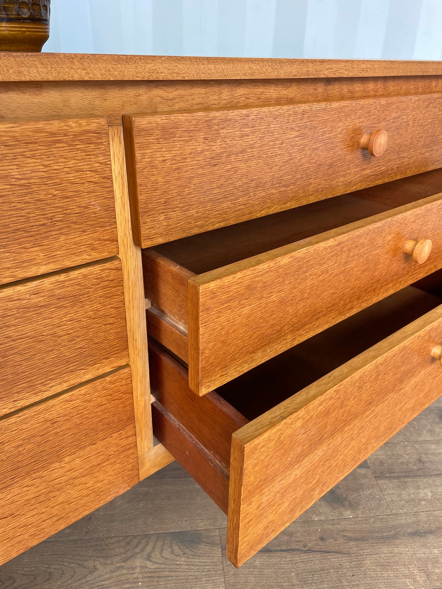 Meredew Oak Mid-Century Sideboard – Vintage 6 Drawer Chest / Cabinet 142cm