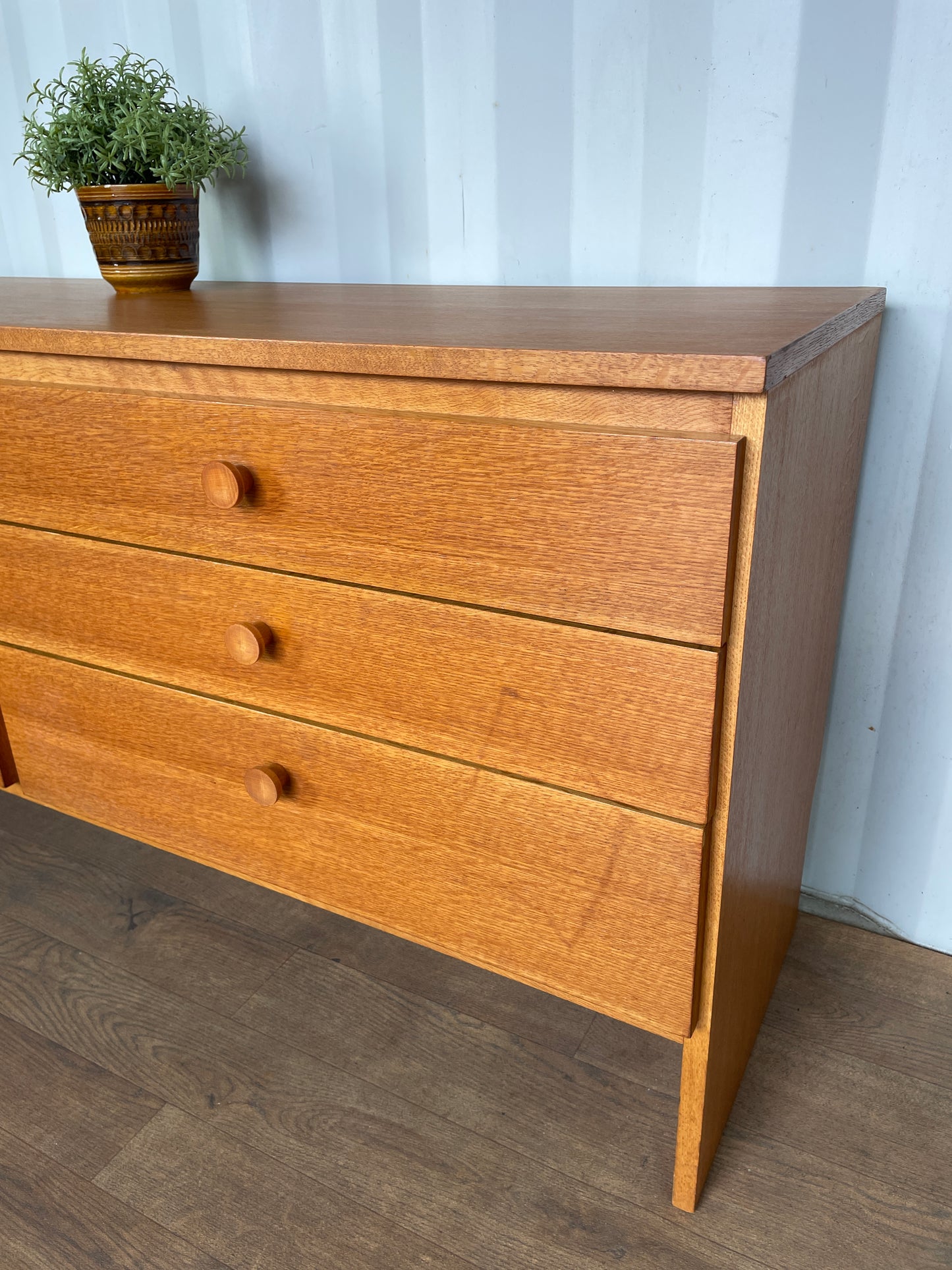 Meredew Oak Mid-Century Sideboard – Vintage 6 Drawer Chest / Cabinet 142cm