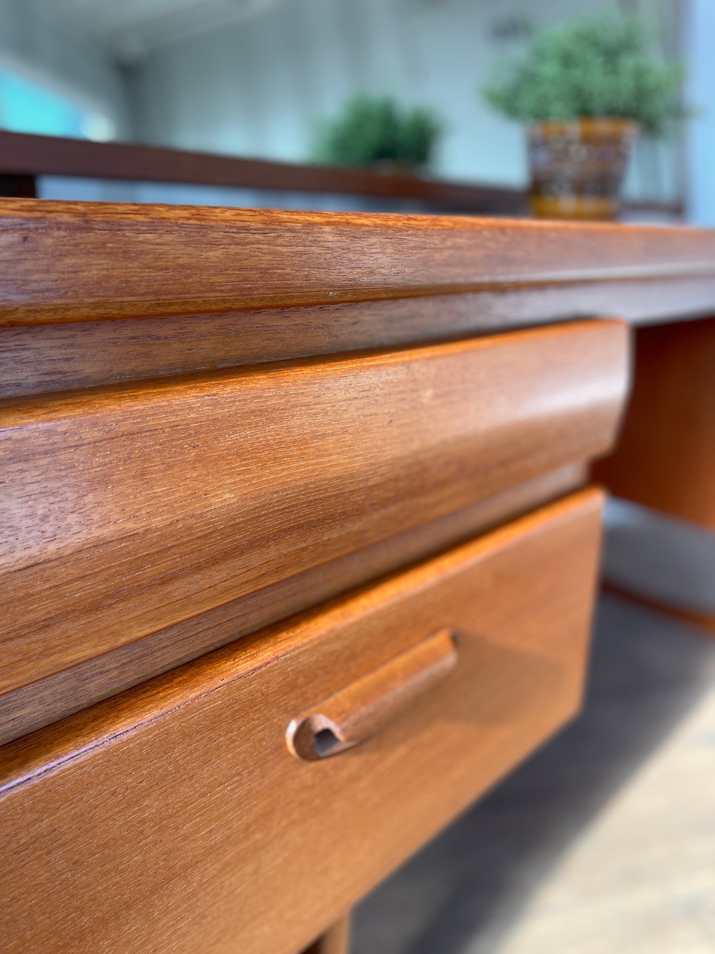 Vintage Mid-Century William Lawrence Teak Dressing Table with Mirror – 156cm Wide