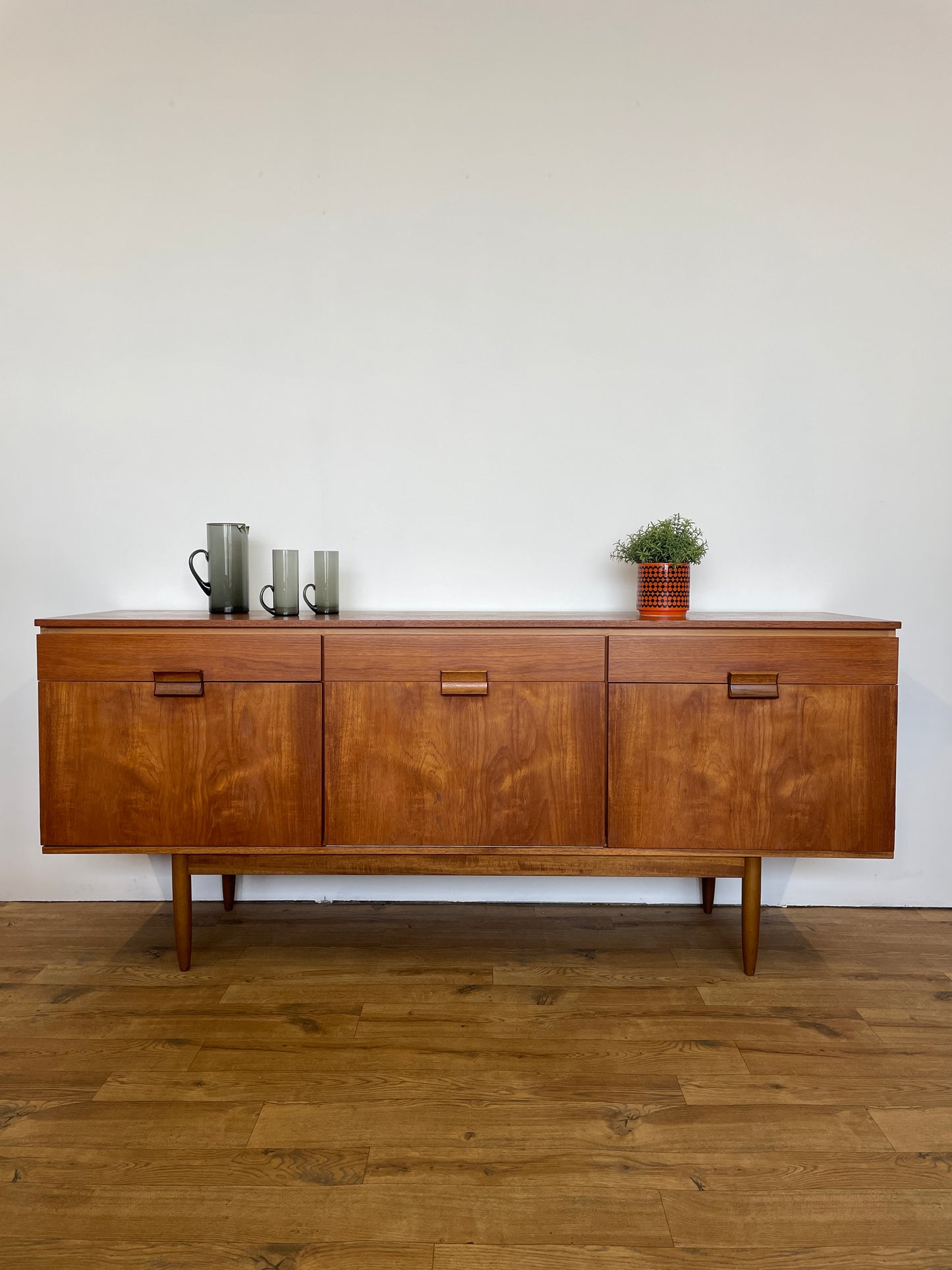 Large Mid-Century Sideboard / Dresser / Cabinet / TV Stand